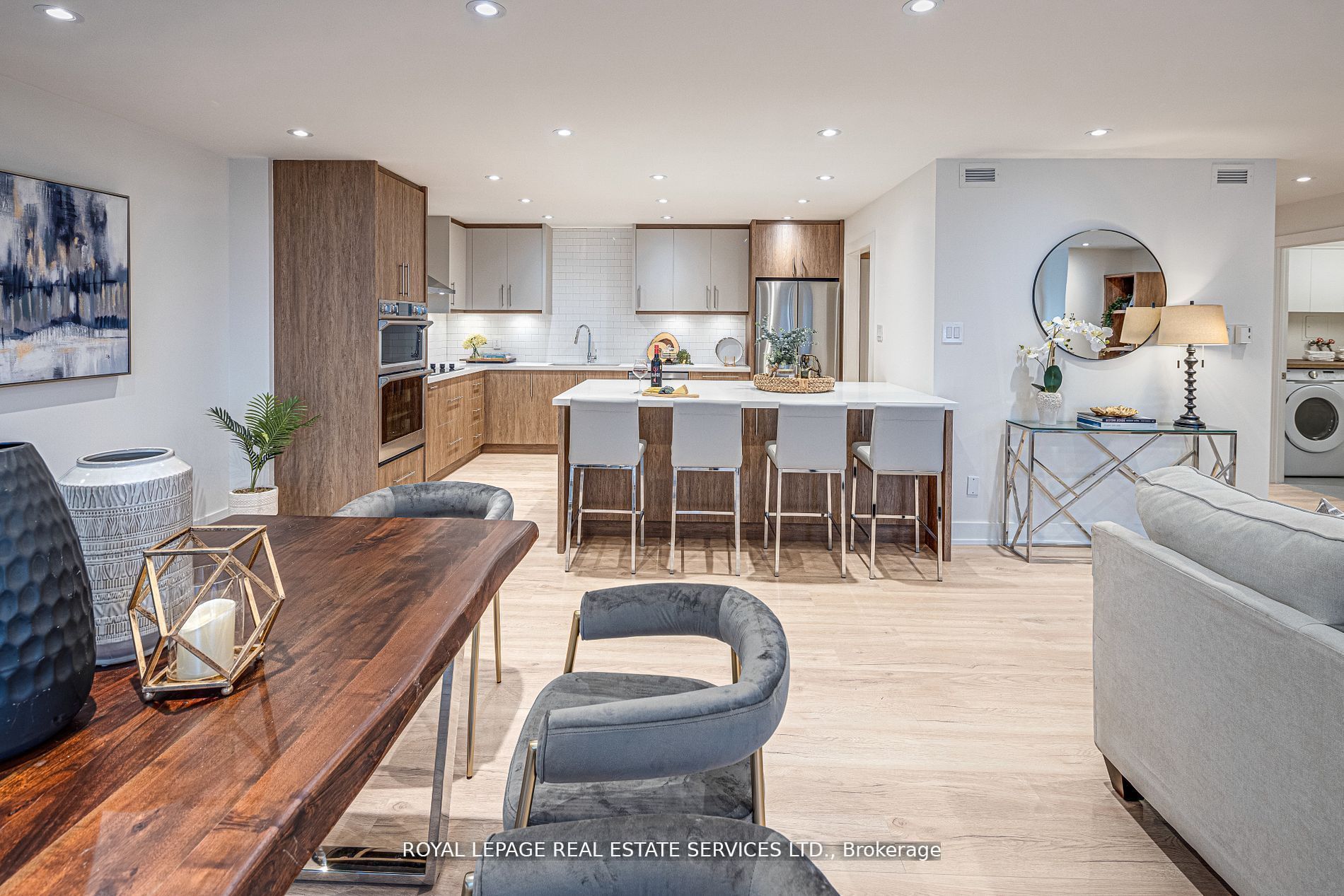 #2008 - 175 Cumberland Street Property Photo 10