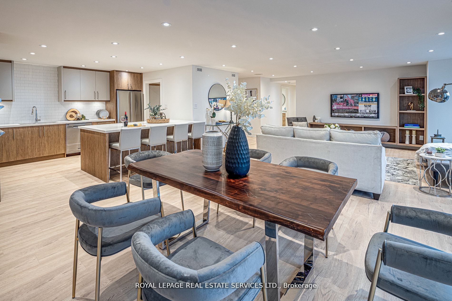 #2008 - 175 Cumberland Street Property Photo 12