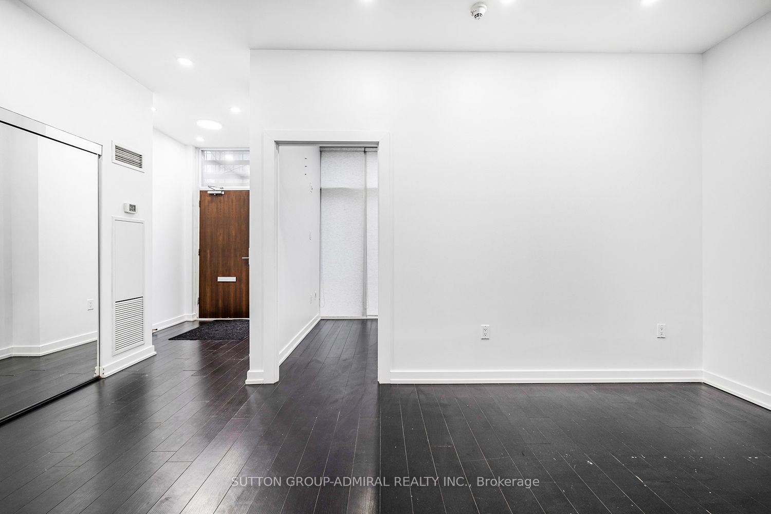 18 Capreol Court E G20 Property Photo 5