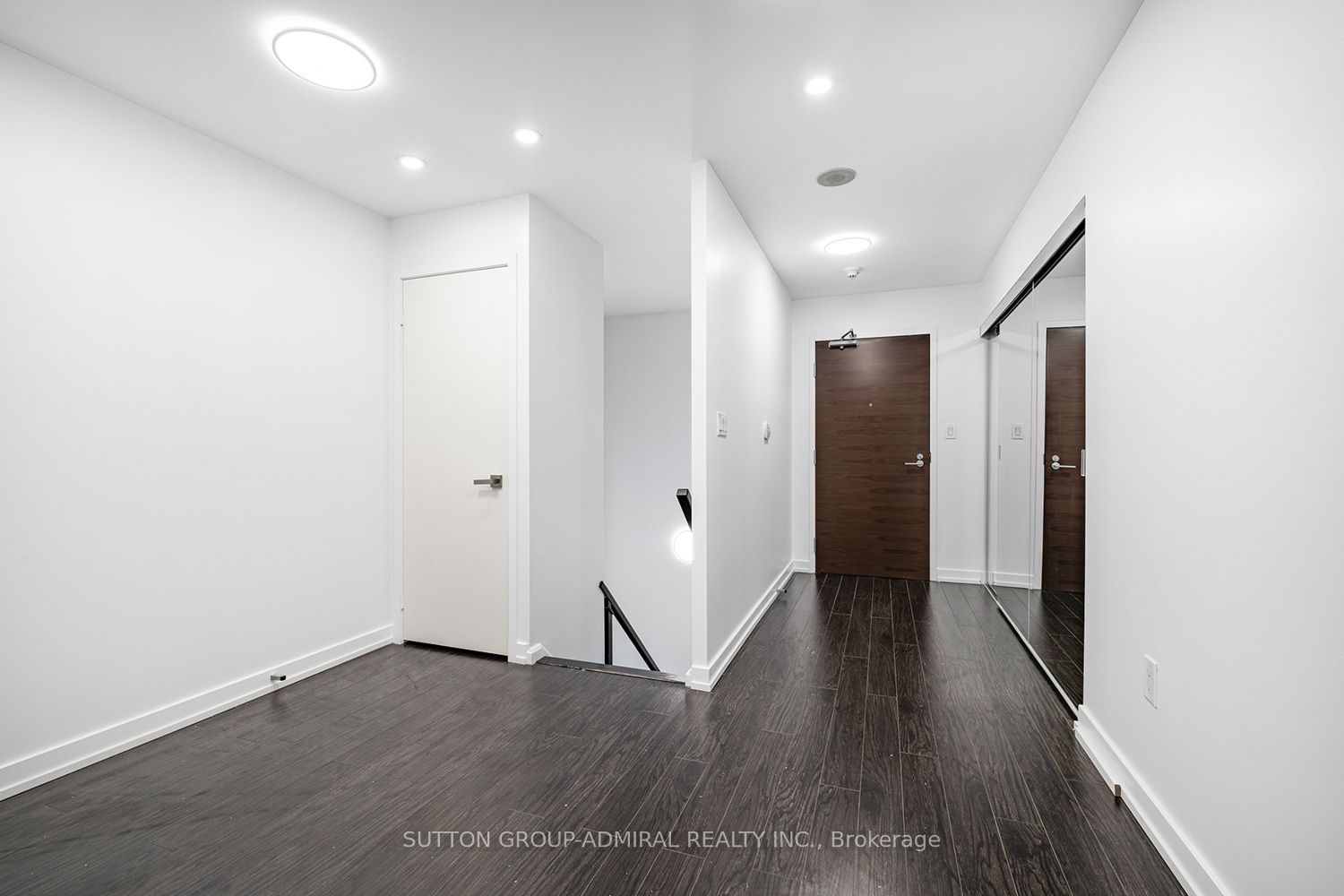 18 Capreol Court E G20 Property Photo 11