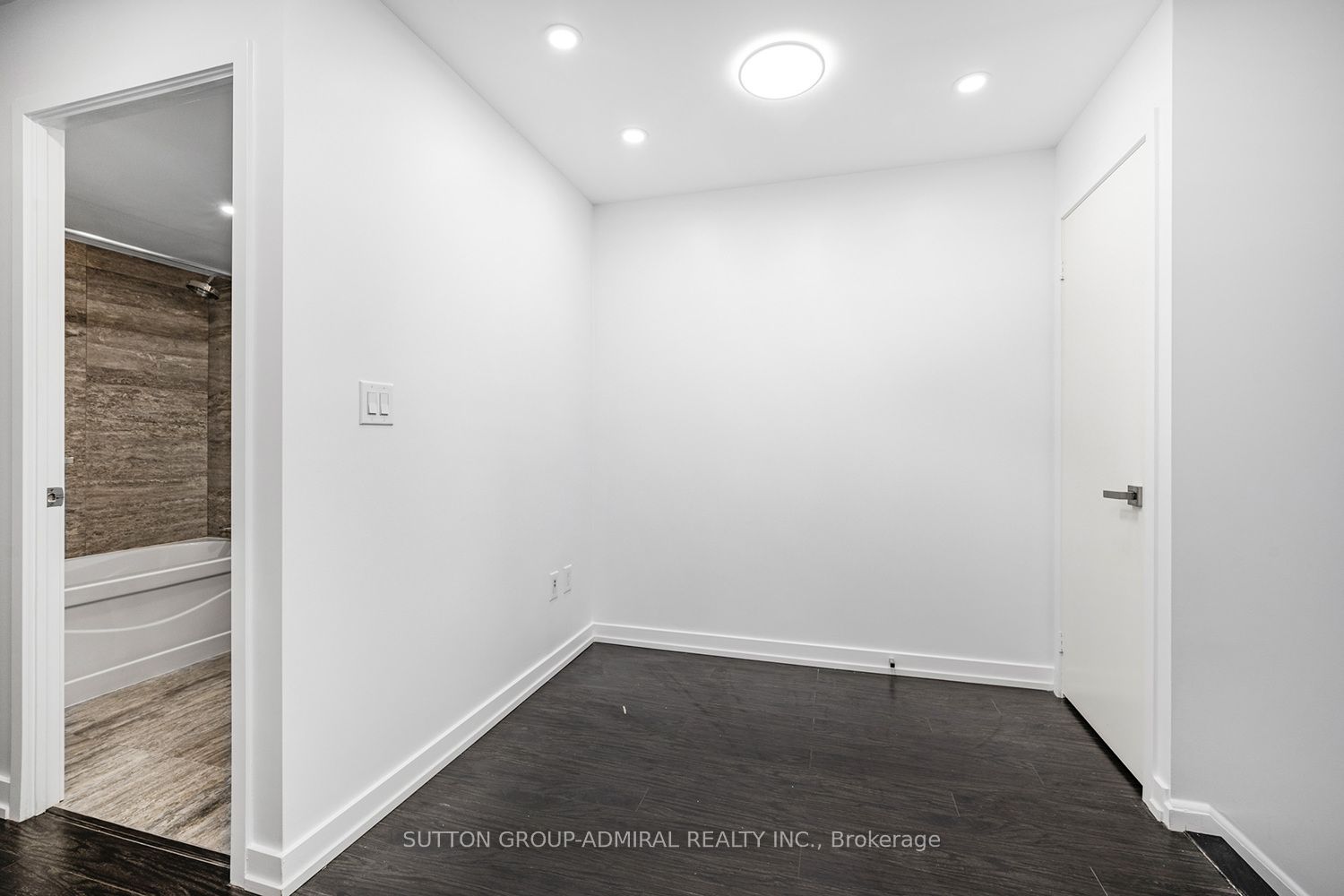 18 Capreol Court E G20 Property Photo 12