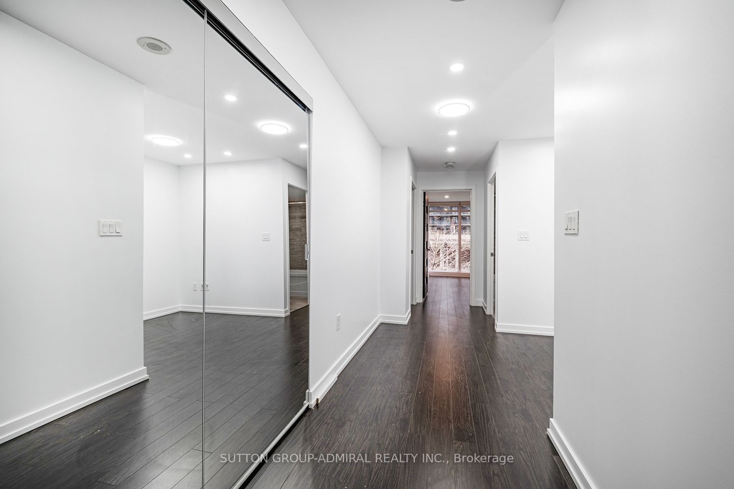 18 Capreol Court E G20 Property Photo 13
