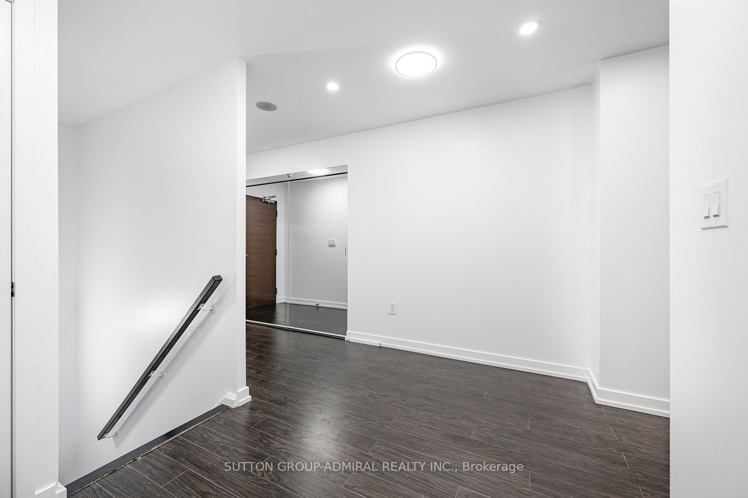 18 Capreol Court E G20 Property Photo 14