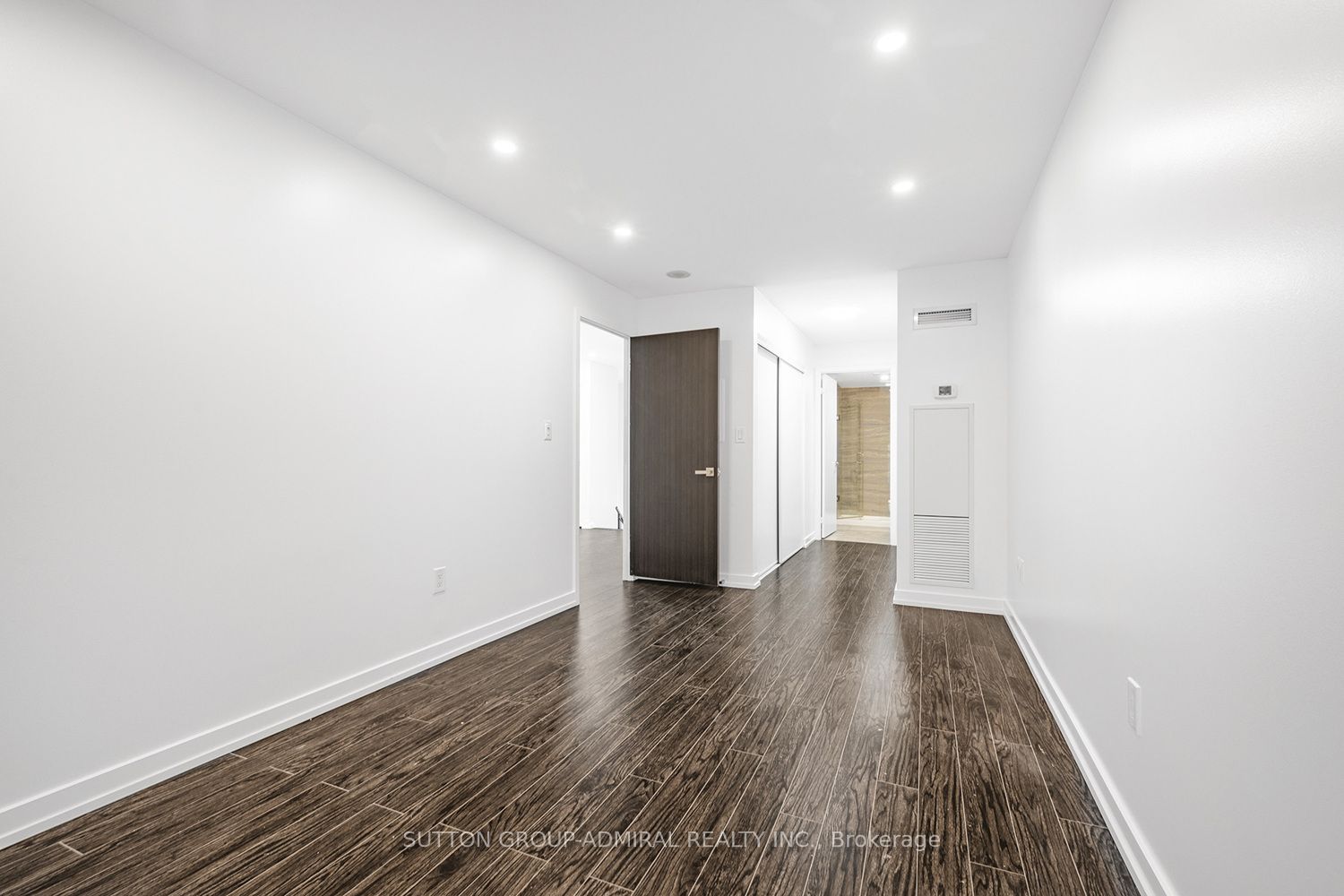 18 Capreol Court E G20 Property Photo 16