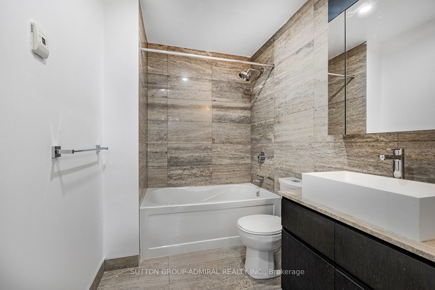 18 Capreol Court E G20 Property Photo 17