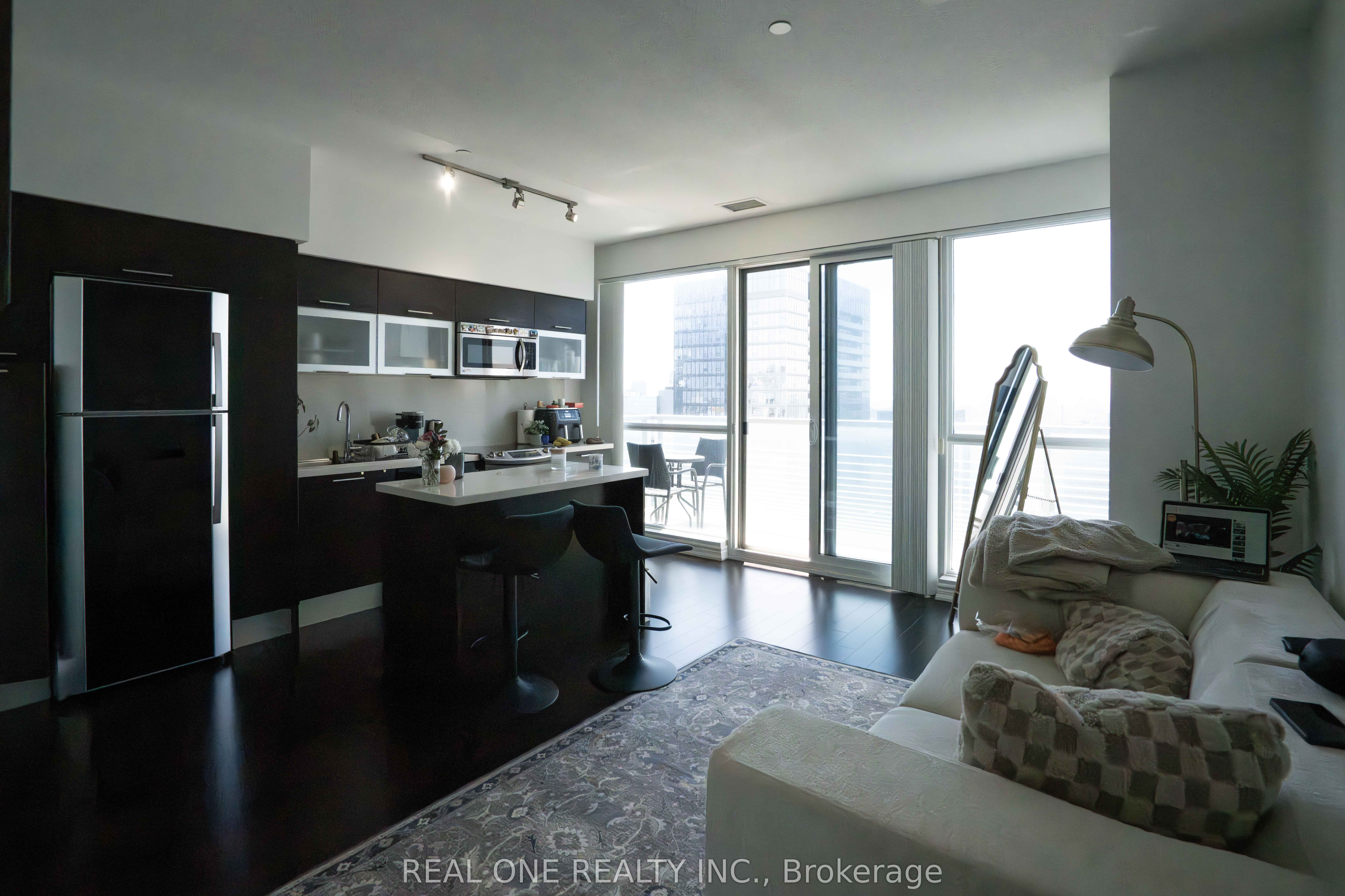 #3611 - 386 Yonge Street Property Photo 3