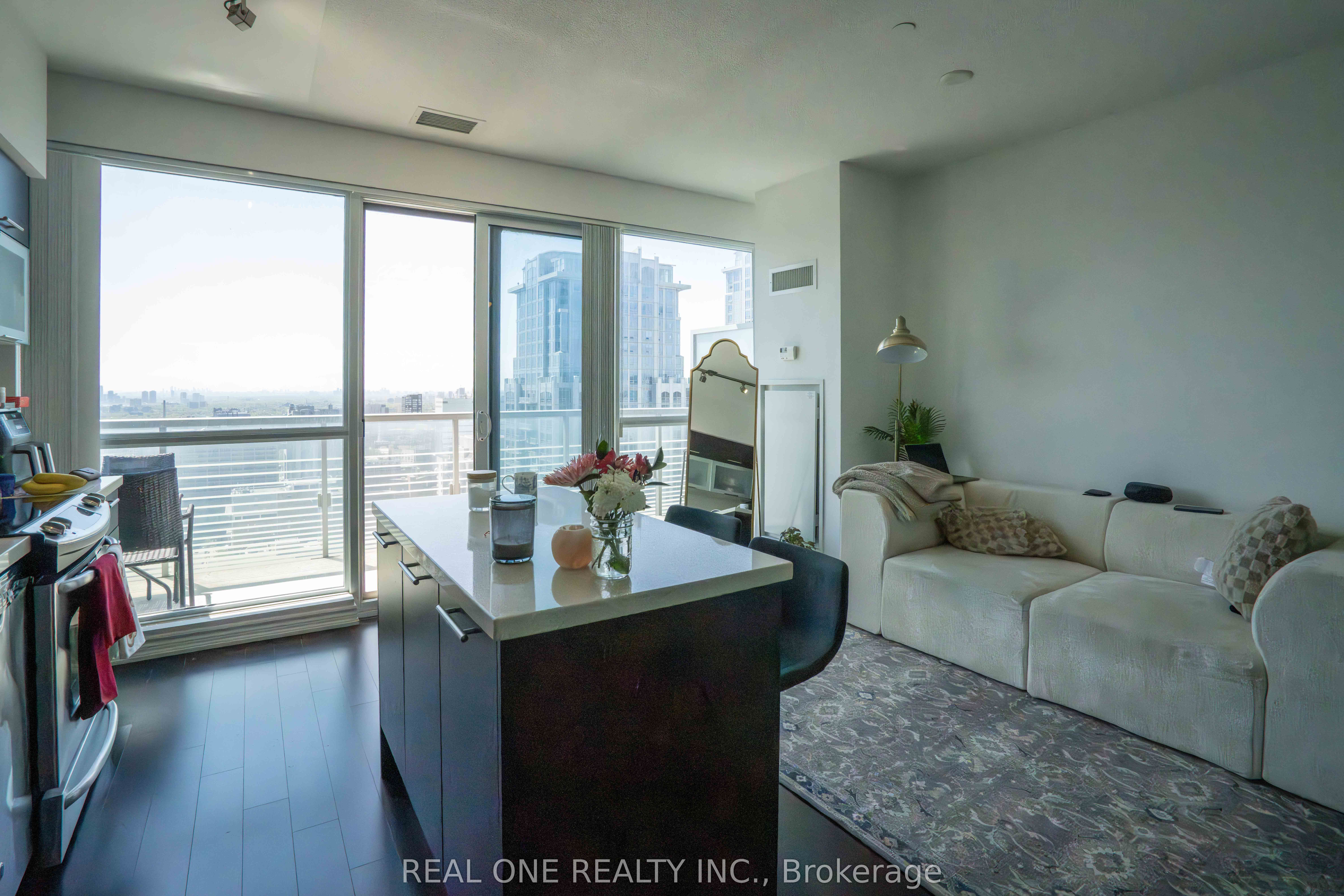 #3611 - 386 Yonge Street Property Photo 4