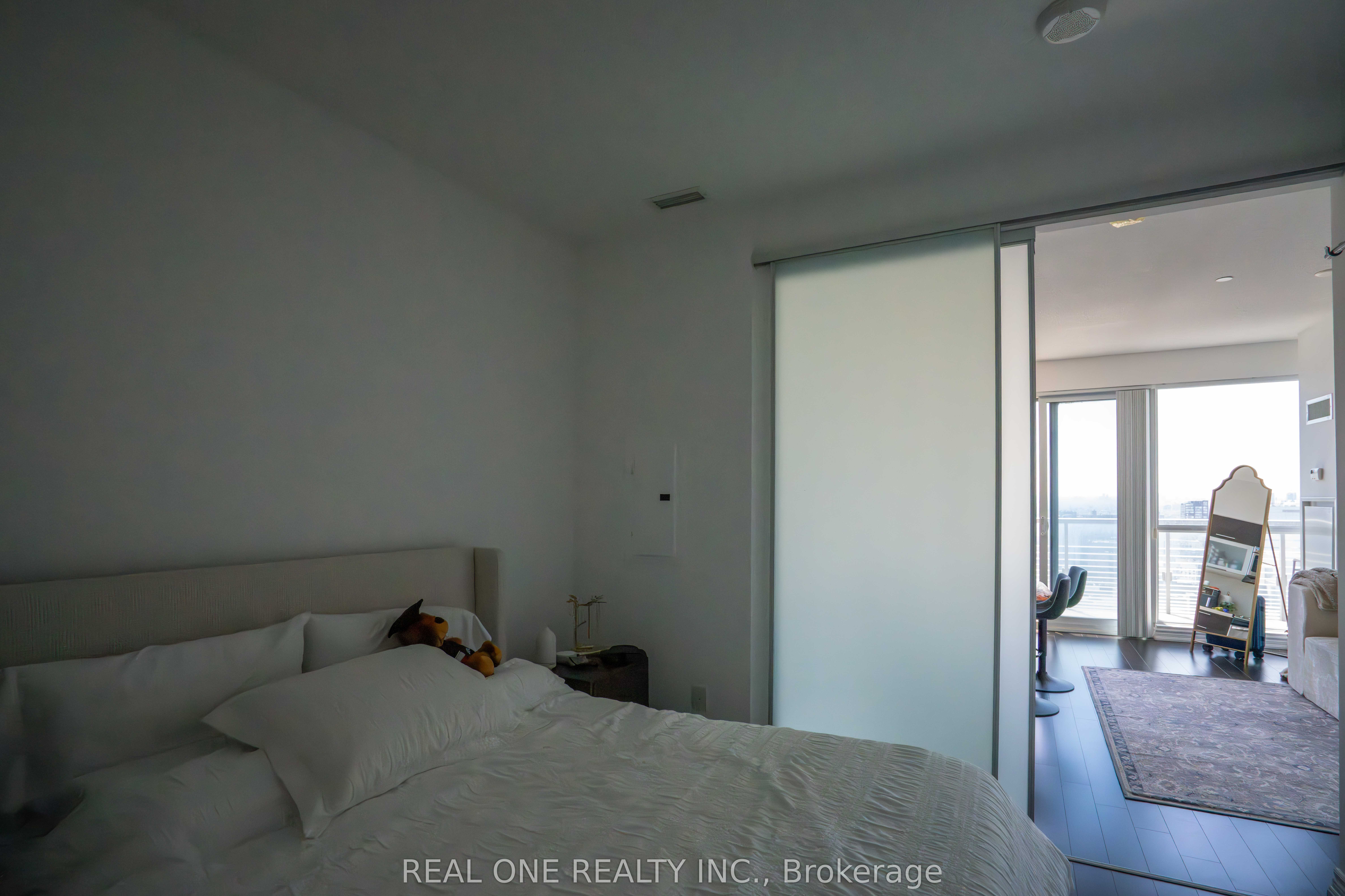 #3611 - 386 Yonge Street Property Photo 9