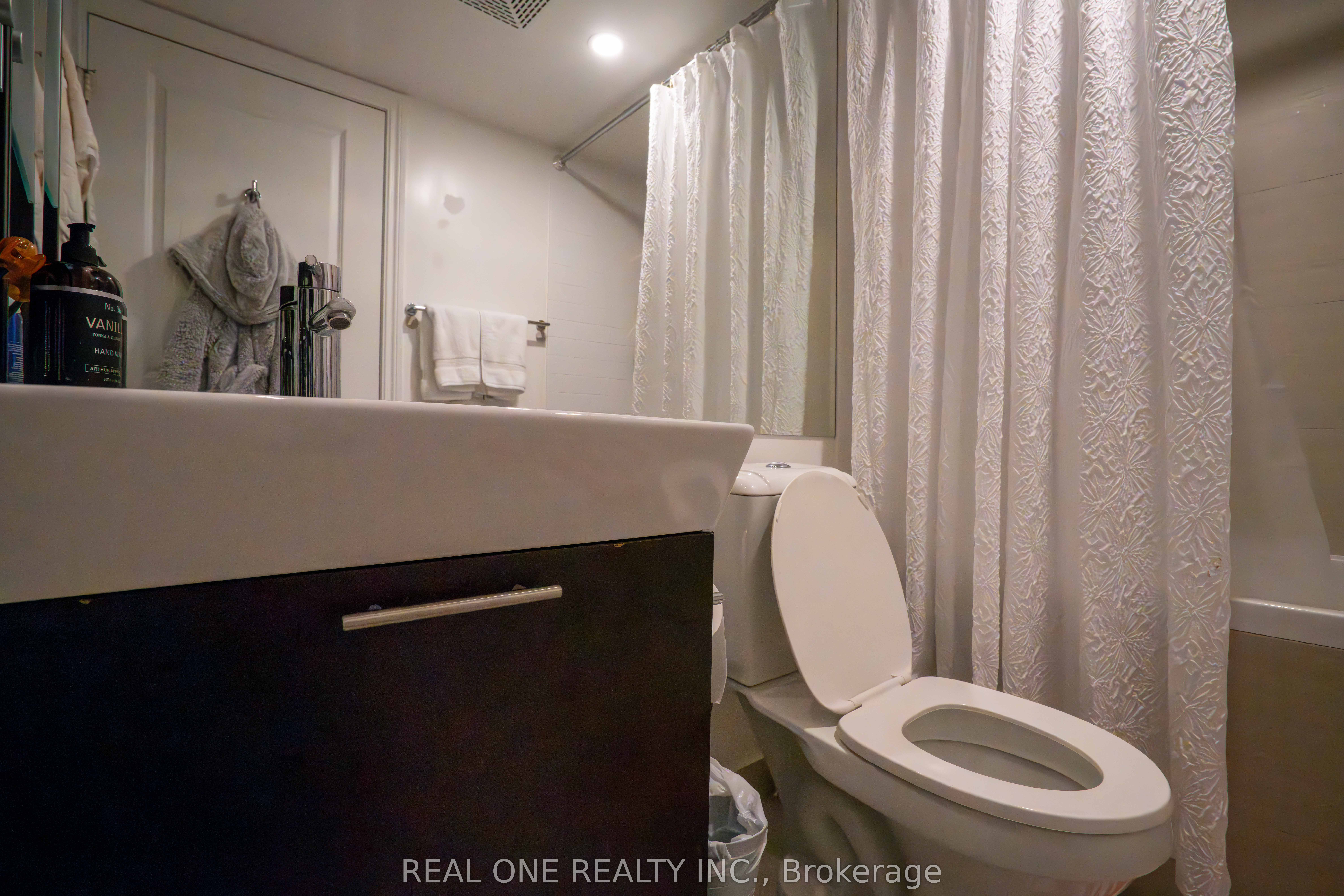 #3611 - 386 Yonge Street Property Photo 10