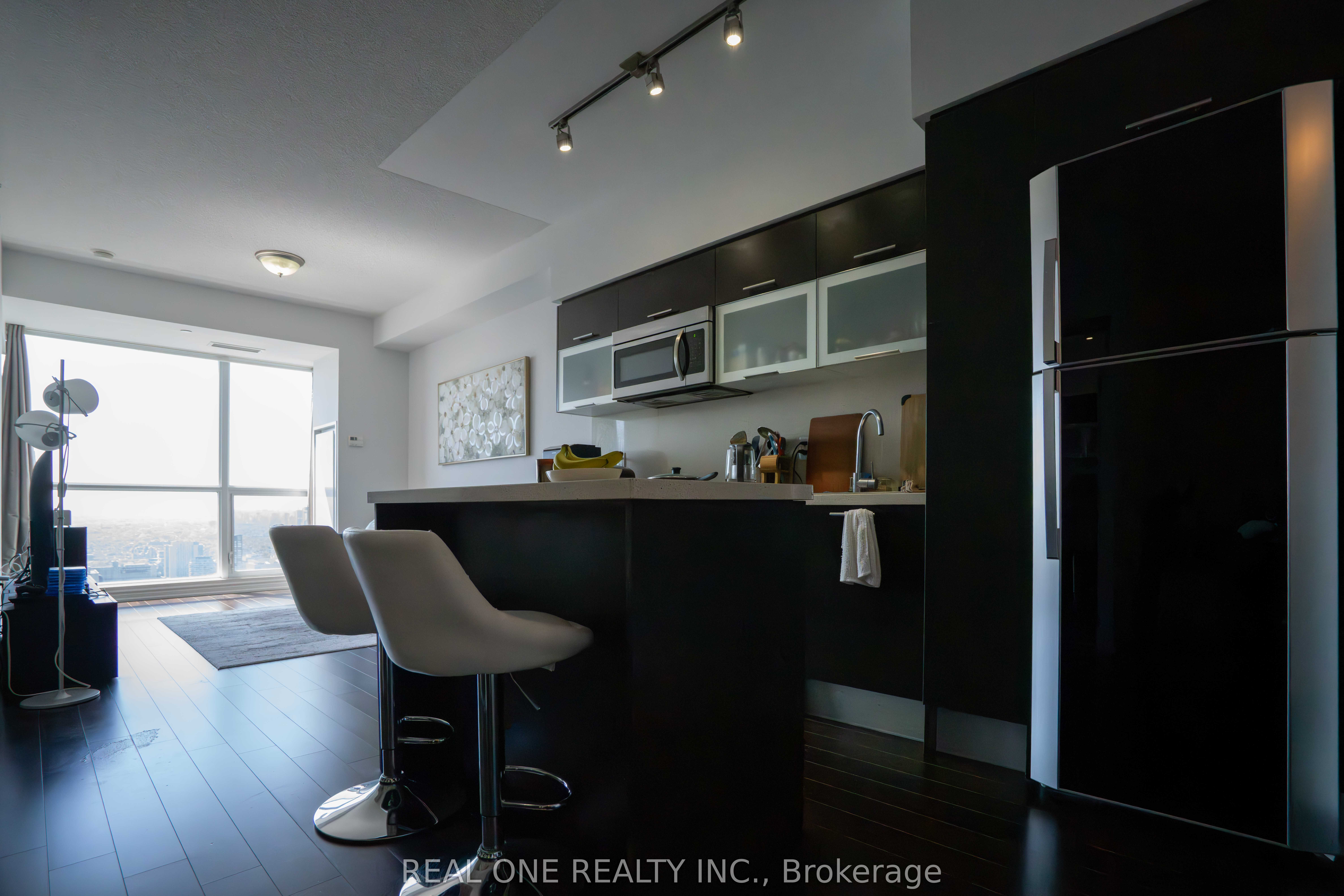 #4613 - 386 Yonge Street Property Photo 2