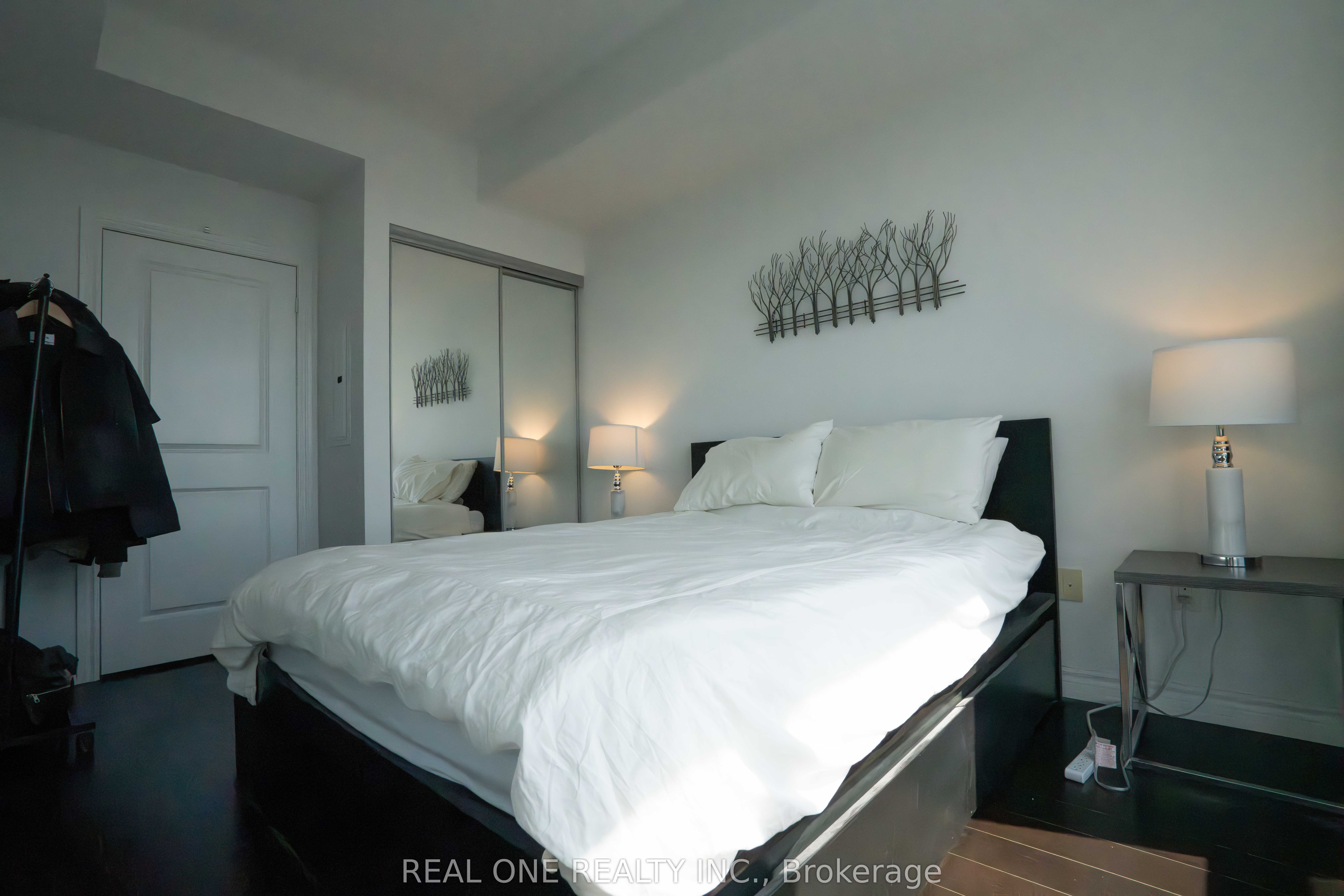 #4613 - 386 Yonge Street Property Photo 8