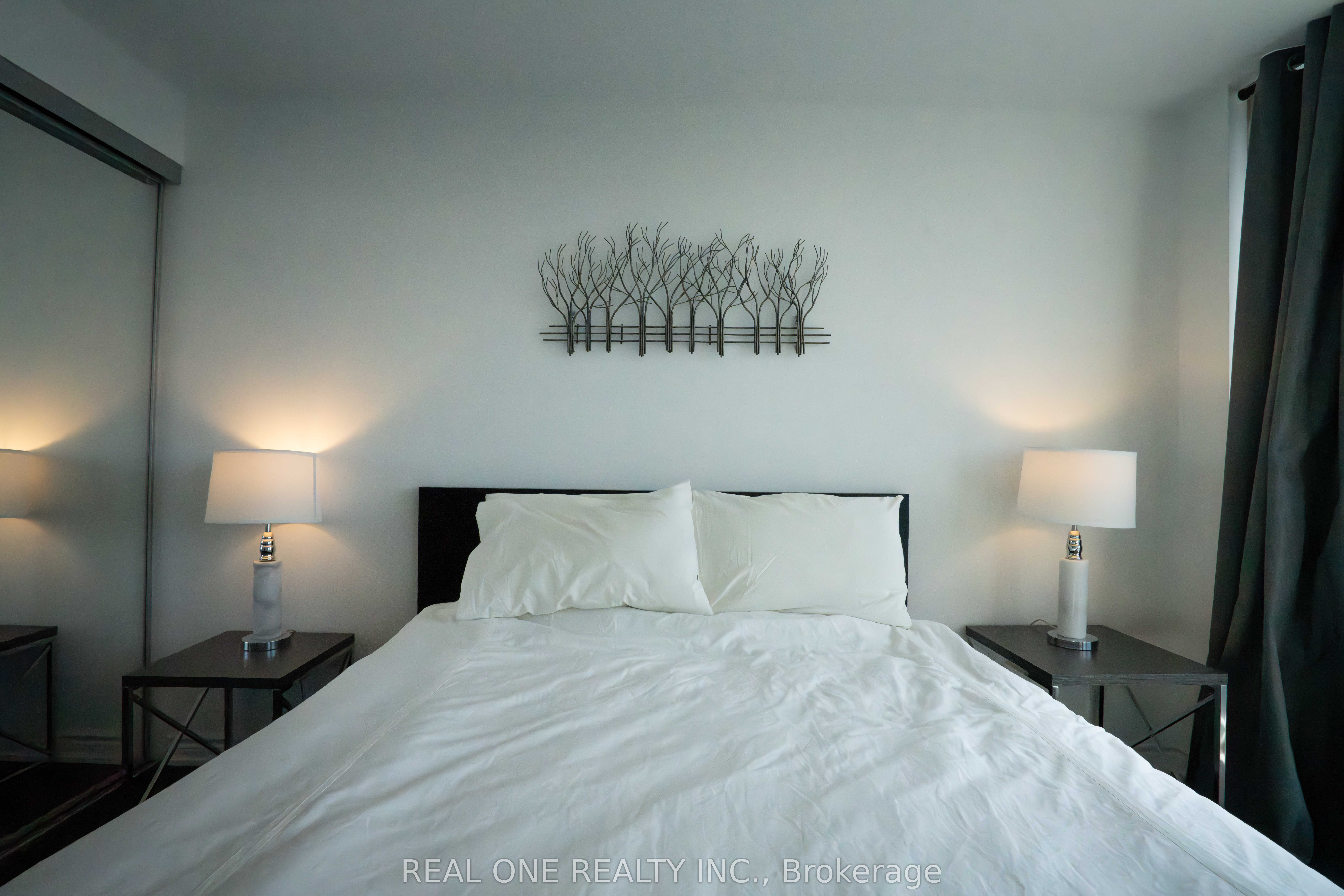 #4613 - 386 Yonge Street Property Photo 9