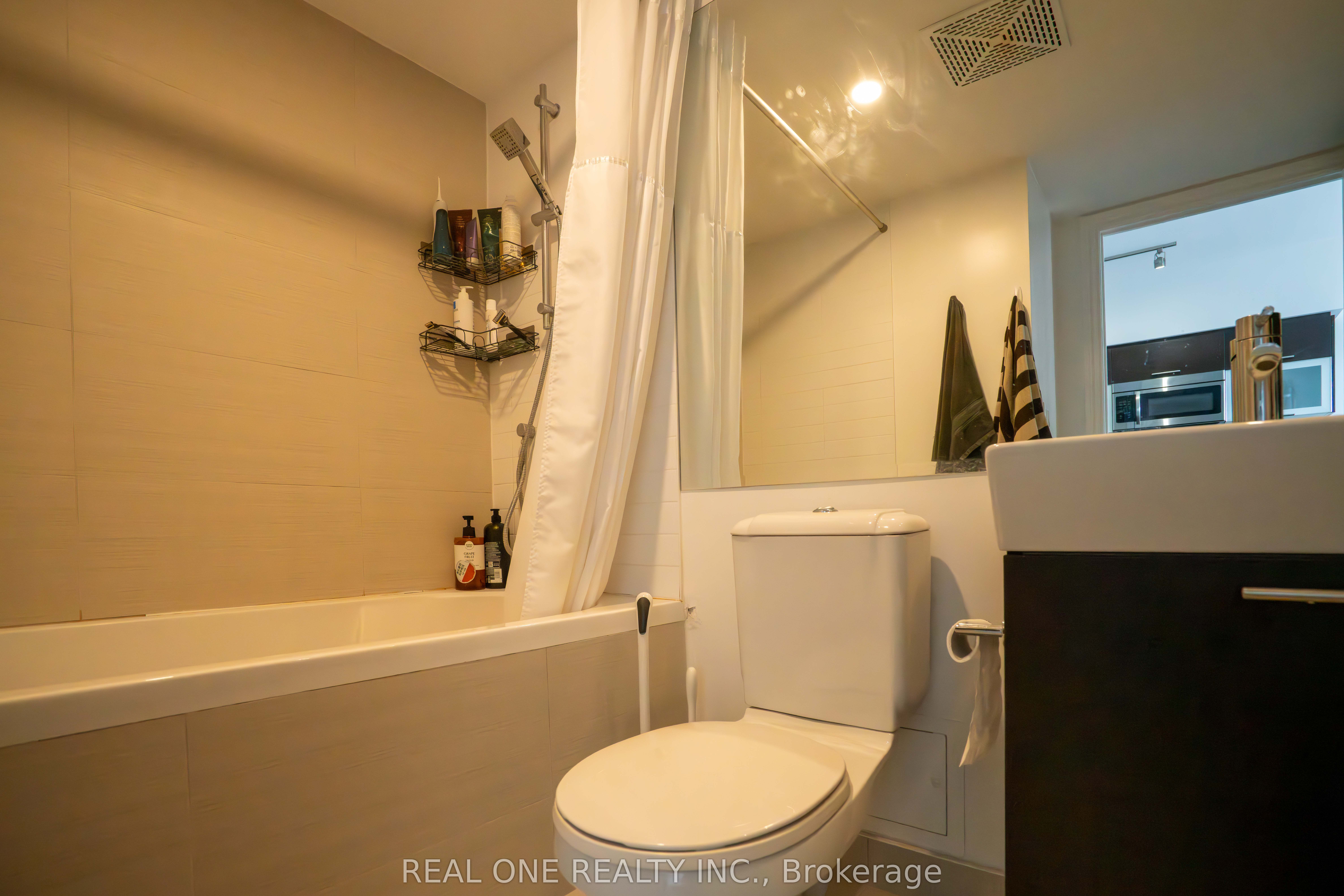#4613 - 386 Yonge Street Property Photo 11