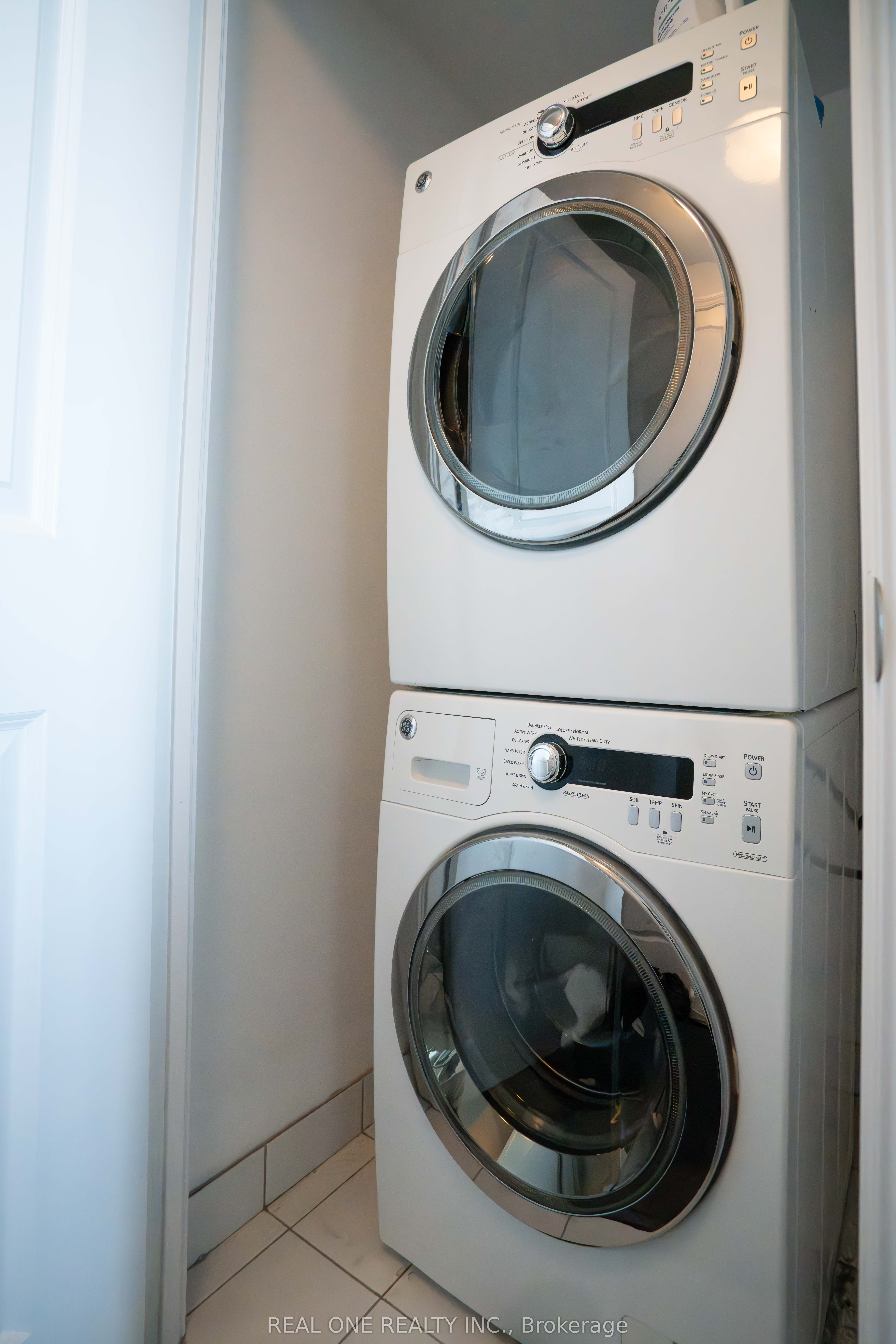 #4613 - 386 Yonge Street Property Photo 12