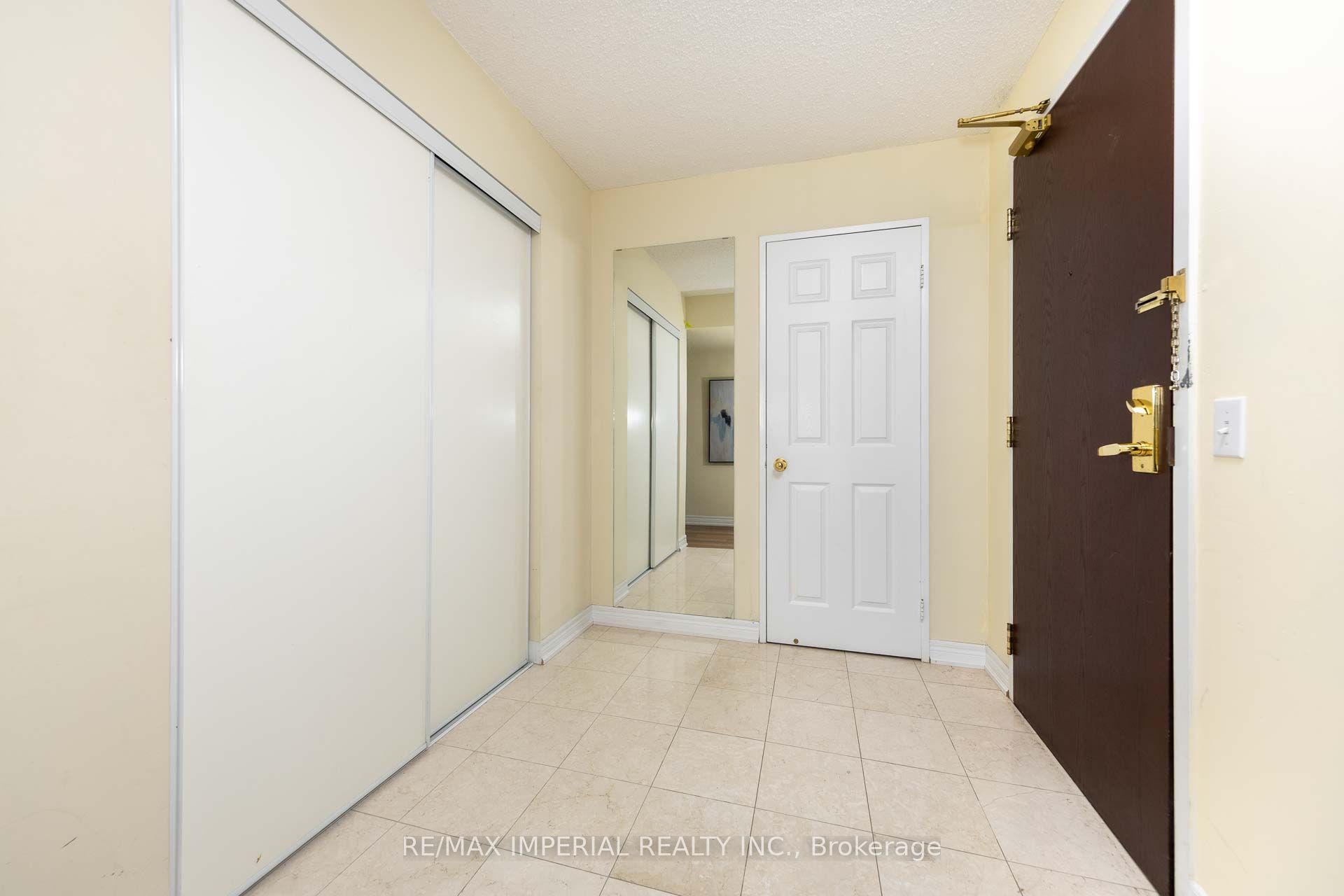 #2506 - 18 Parkview Avenue Property Photo 2