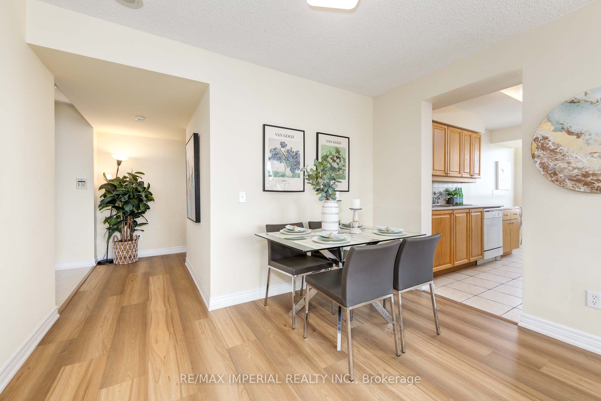 #2506 - 18 Parkview Avenue Property Photo 3
