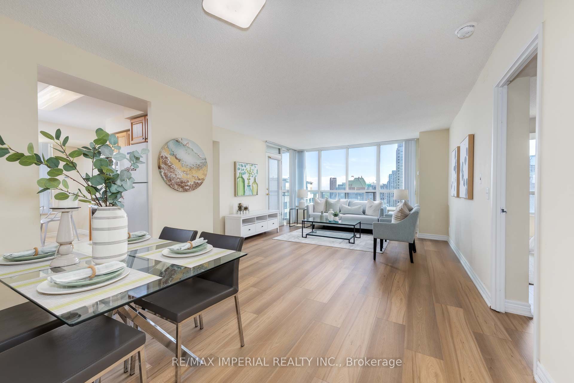 #2506 - 18 Parkview Avenue Property Photo 4