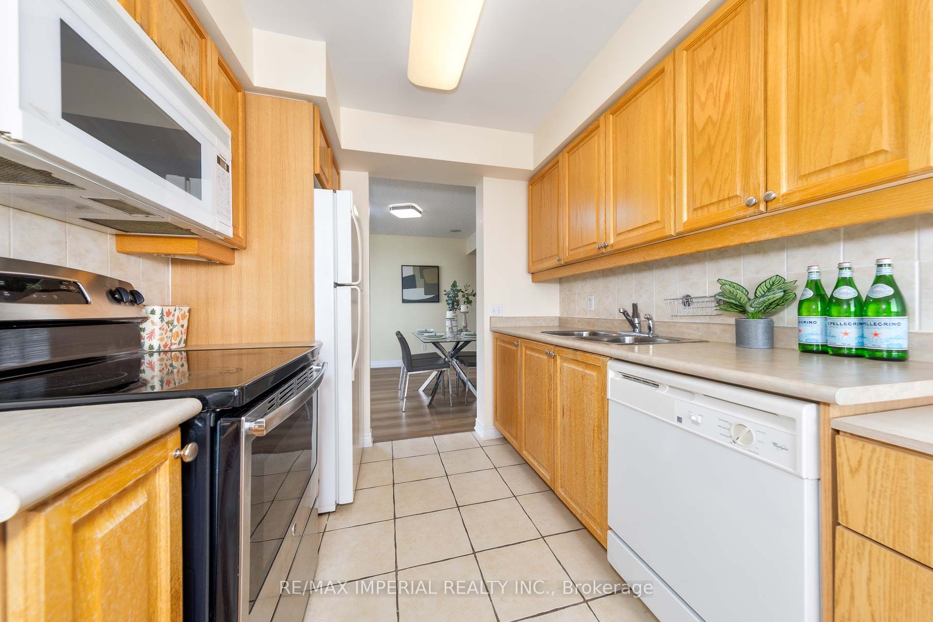 #2506 - 18 Parkview Avenue Property Photo 6