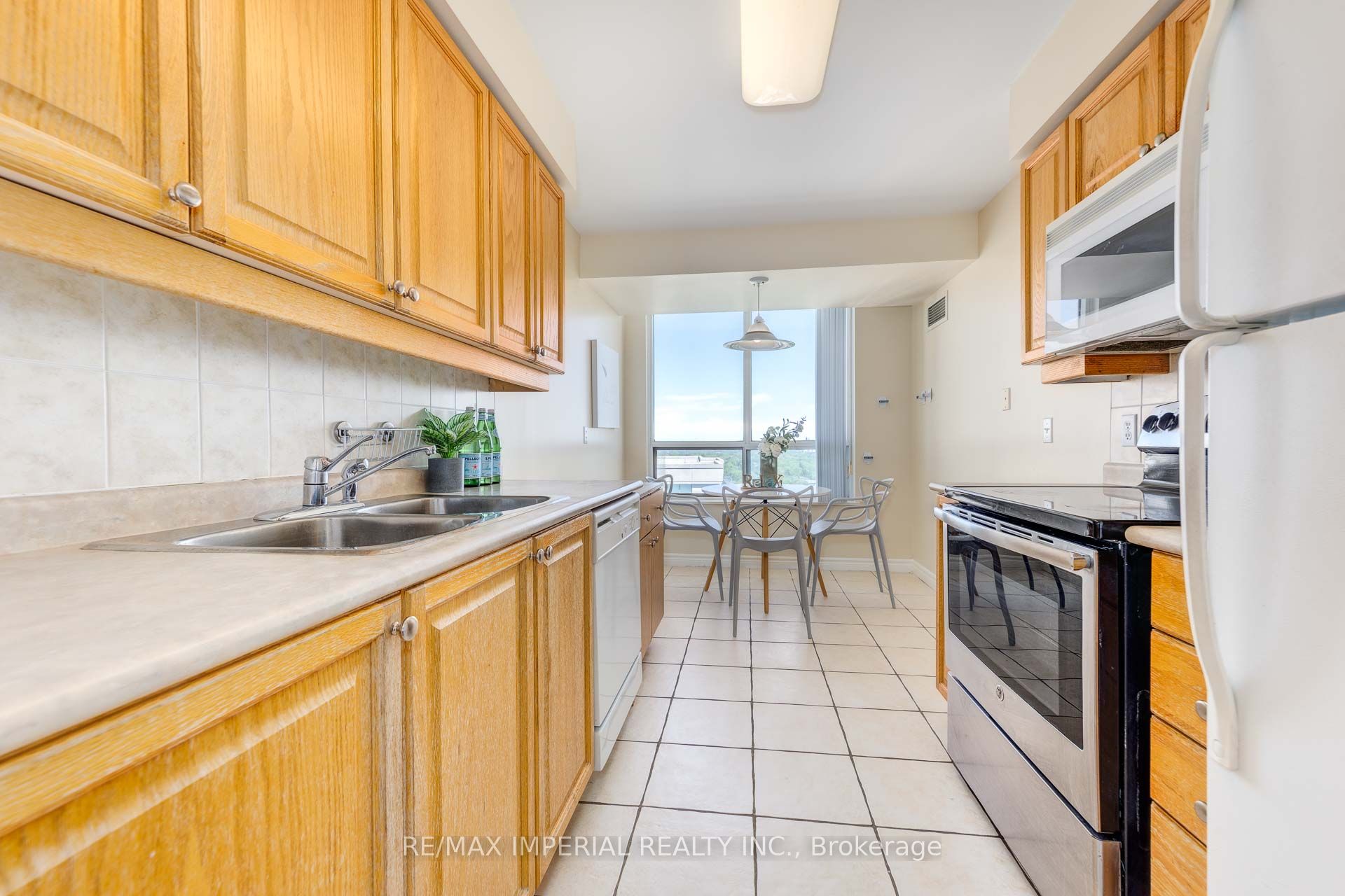 #2506 - 18 Parkview Avenue Property Photo 7