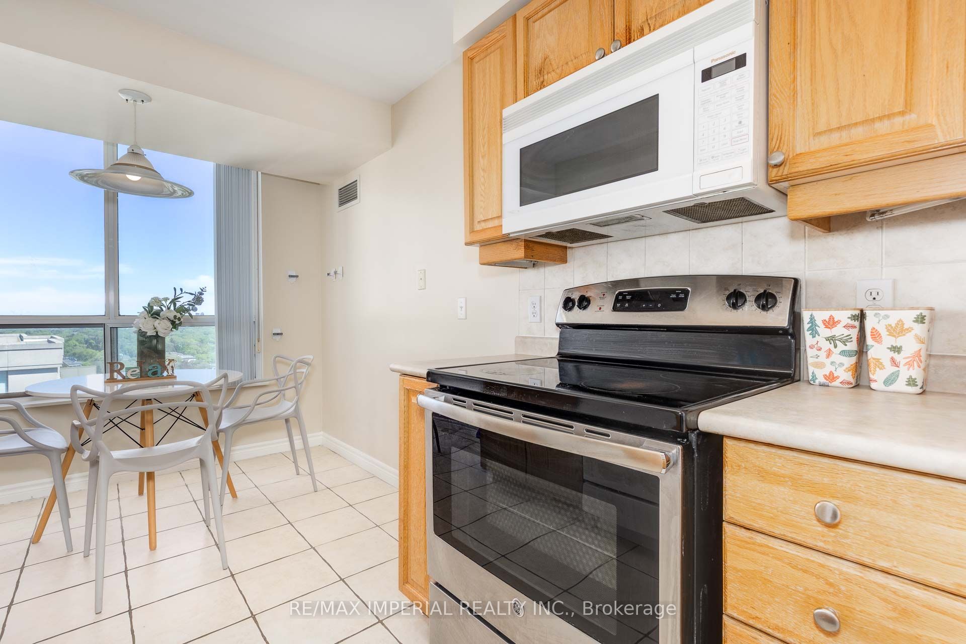 #2506 - 18 Parkview Avenue Property Photo 8