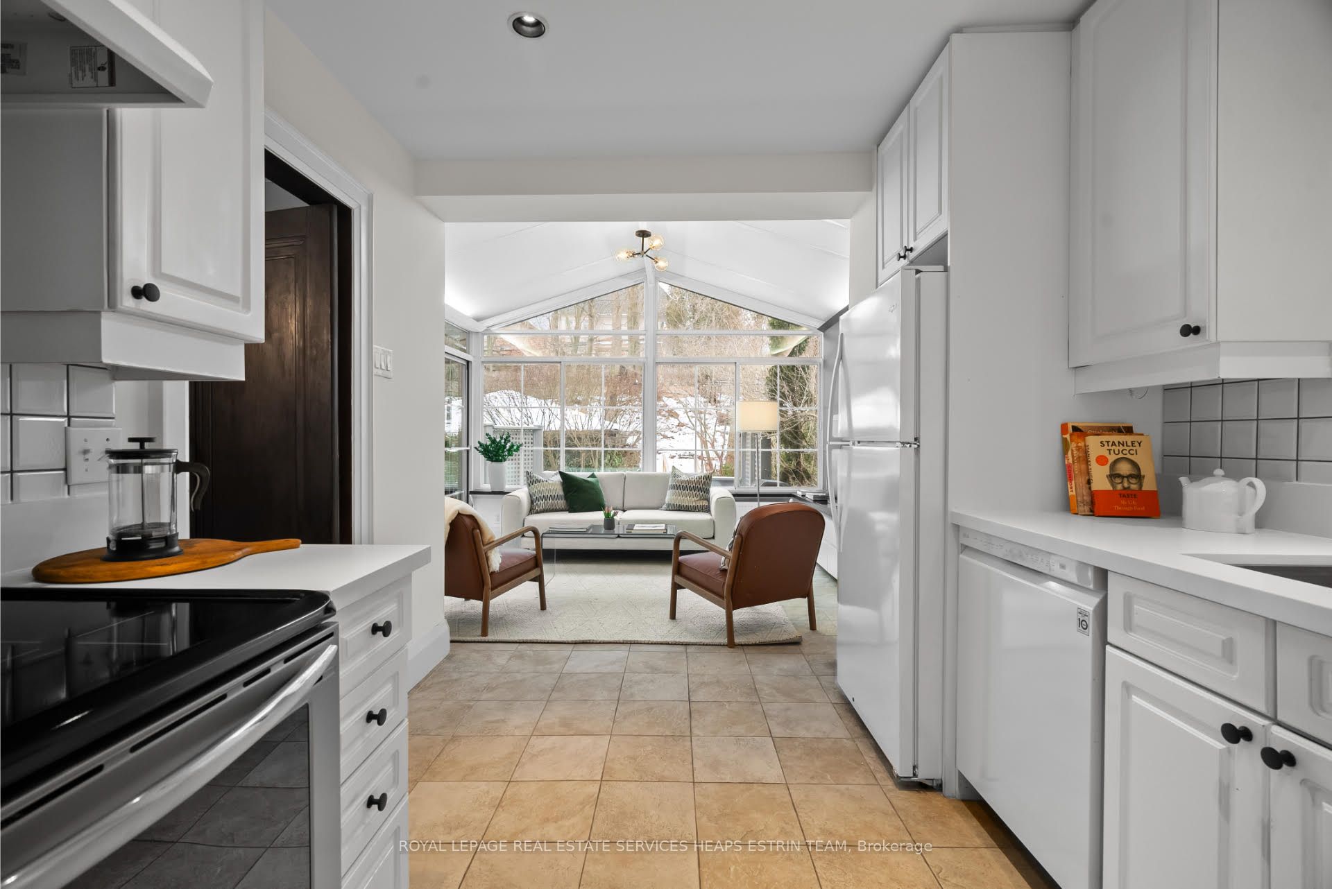 241 Chaplin Crescent Property Photo 10