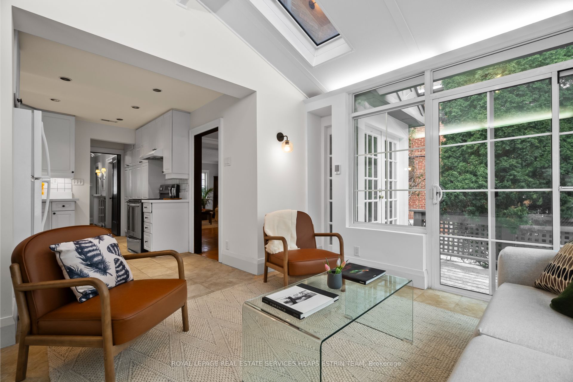 241 Chaplin Crescent Property Photo 13