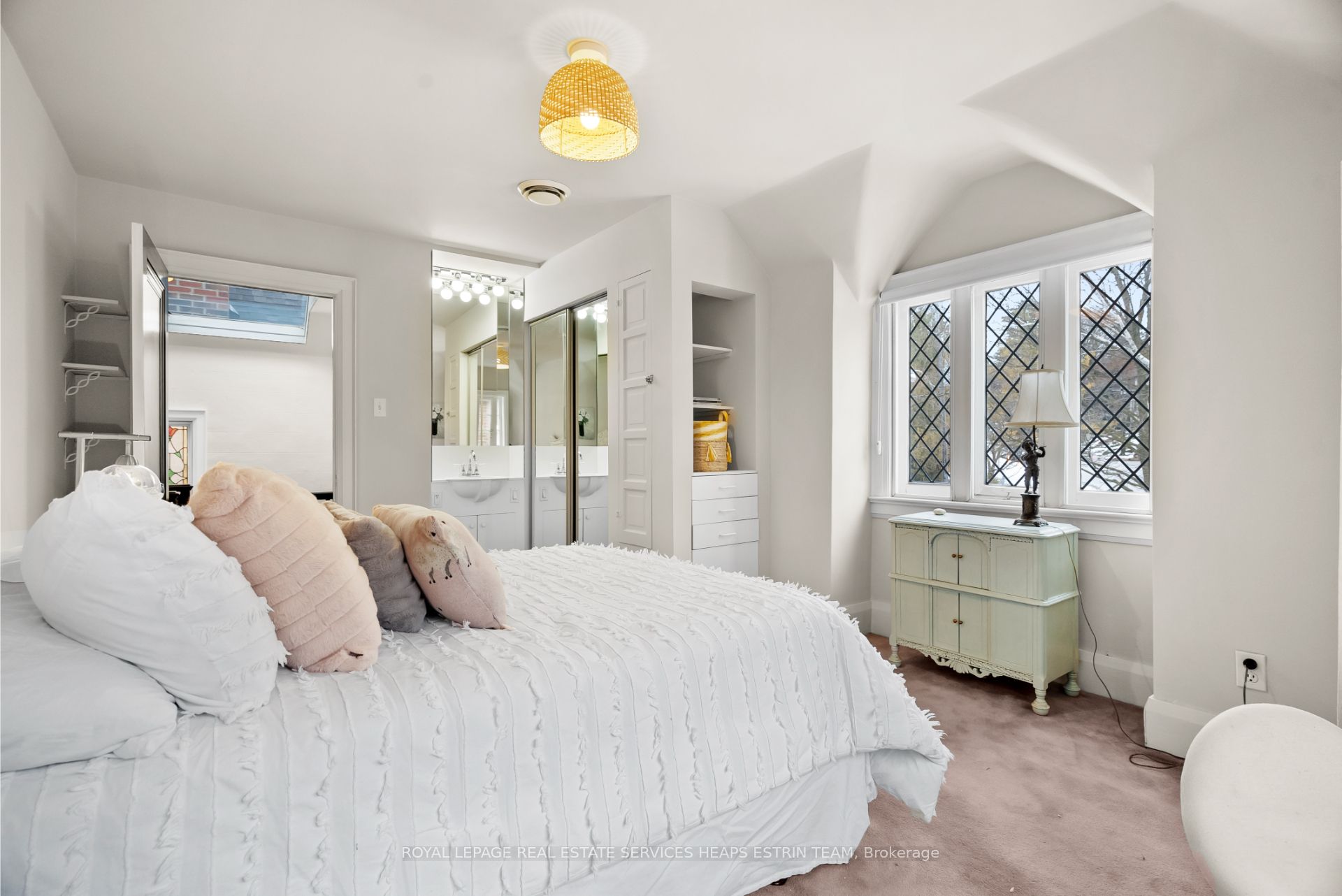 241 Chaplin Crescent Property Photo 18