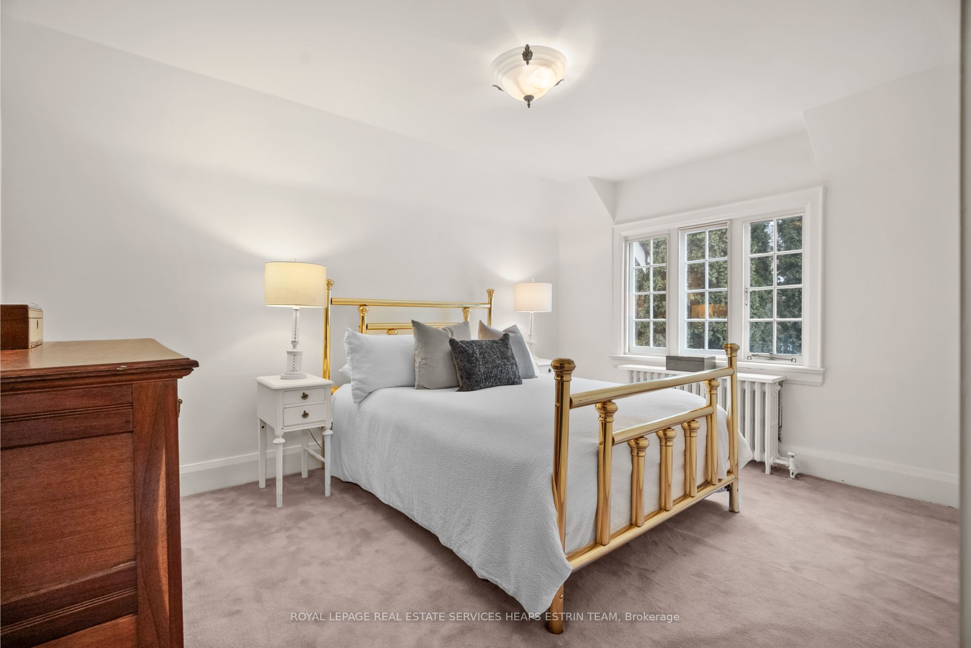 241 Chaplin Crescent Property Photo 20
