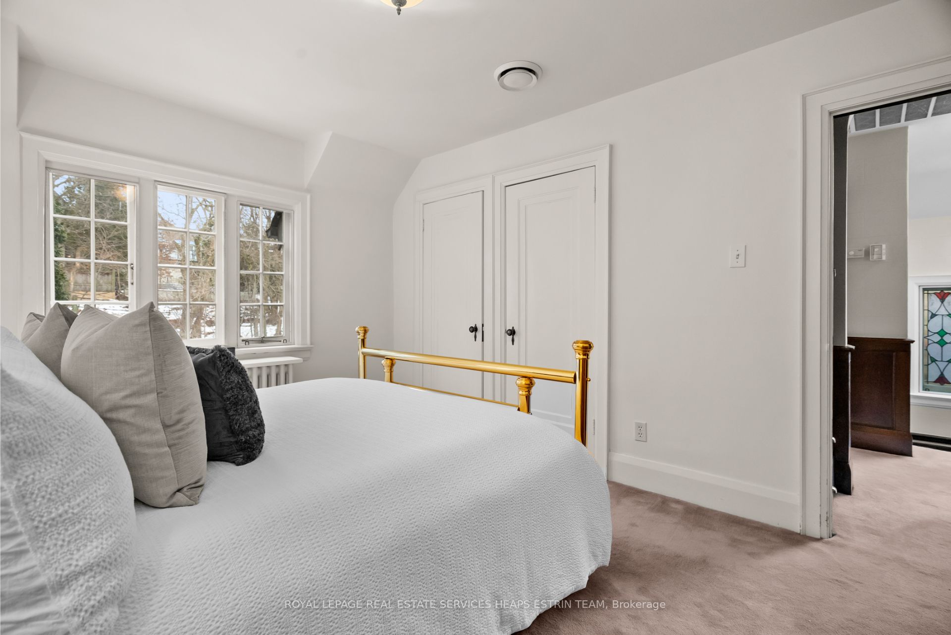 241 Chaplin Crescent Property Photo 21