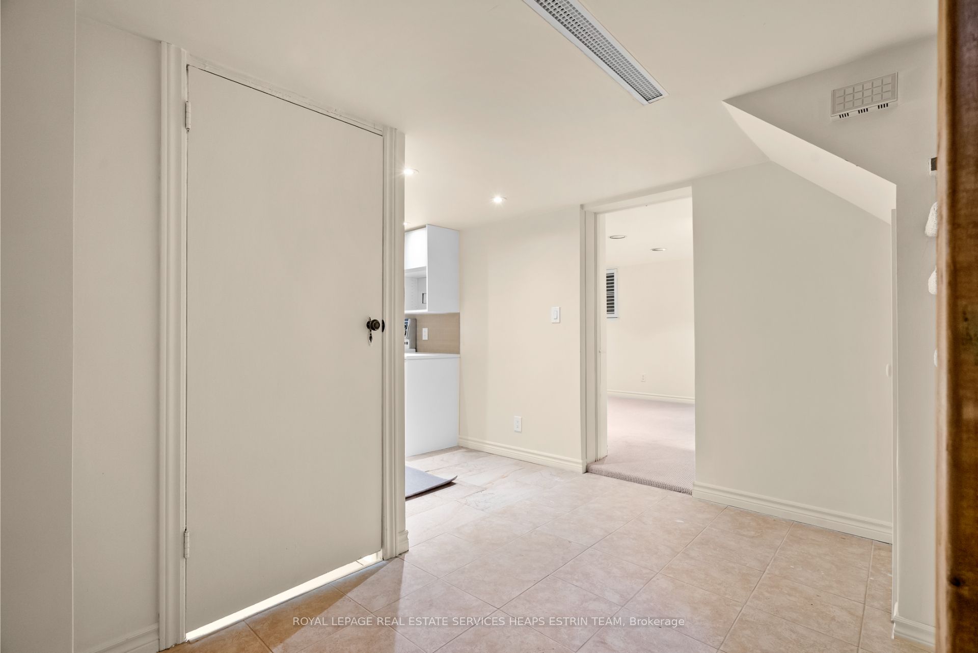 241 Chaplin Crescent Property Photo 23