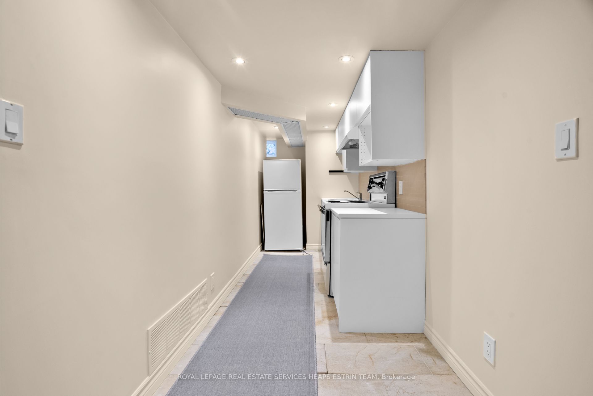241 Chaplin Crescent Property Photo 24