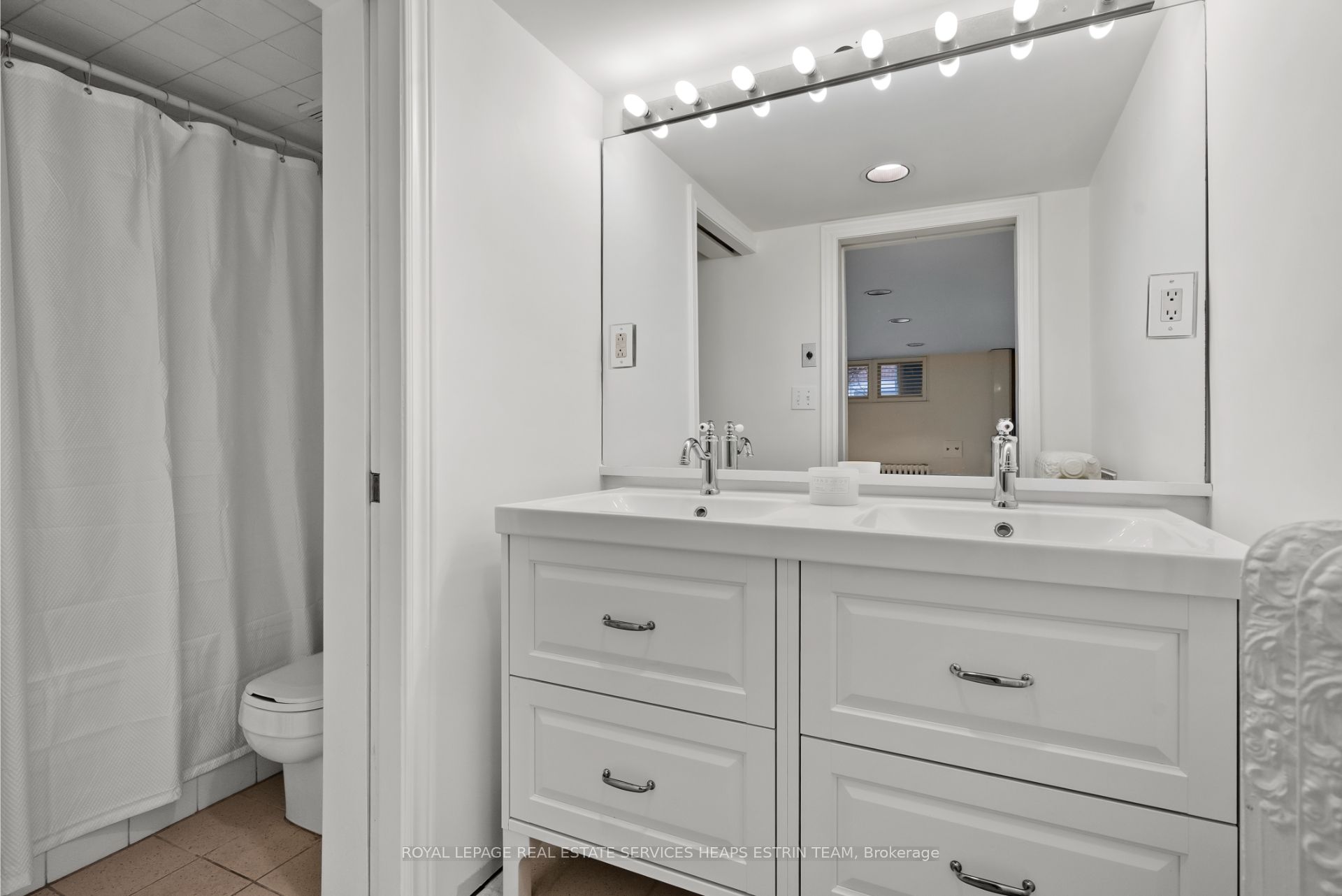 241 Chaplin Crescent Property Photo 27