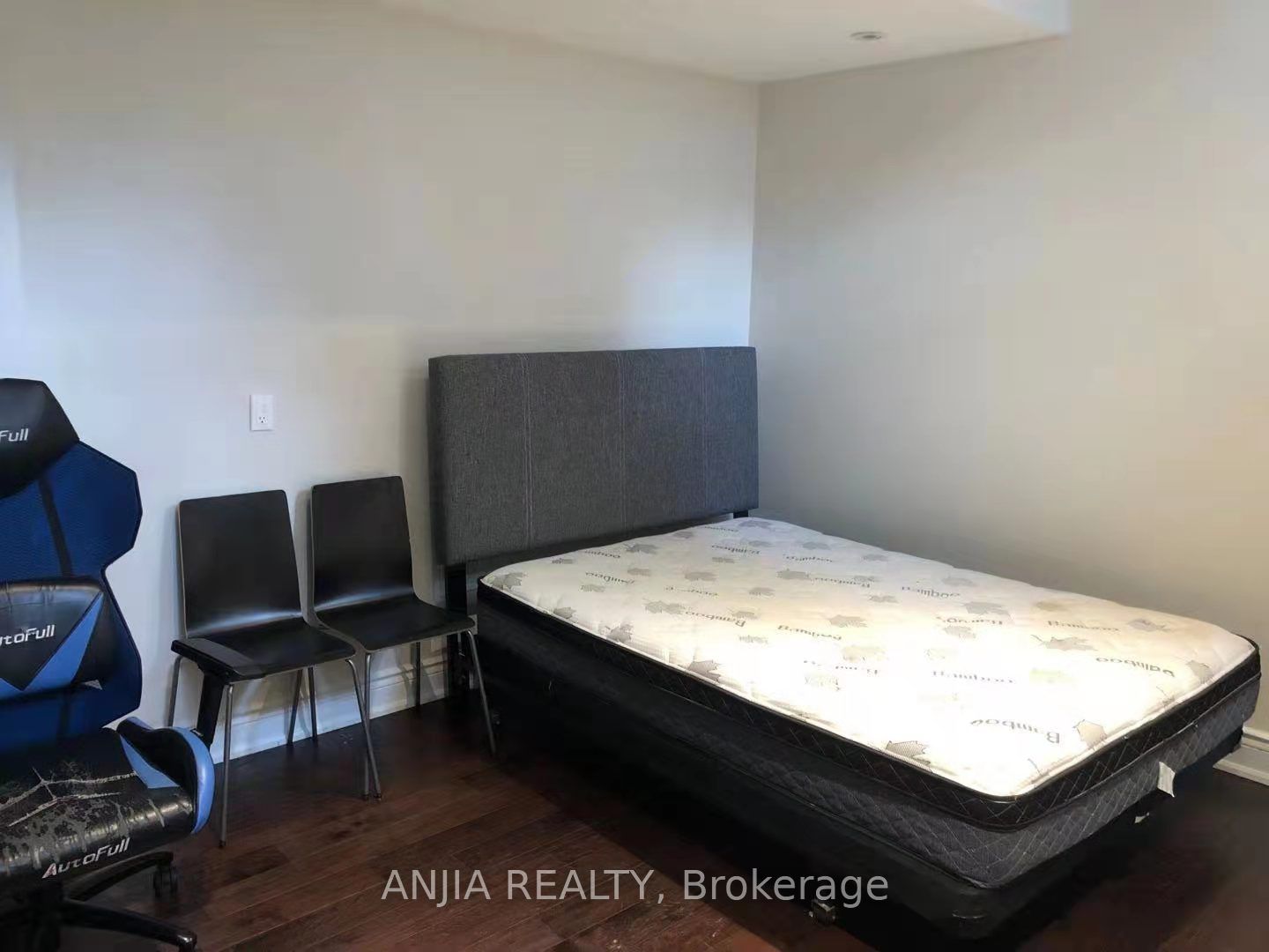 6 Daniel Cozens Court Property Photo 36