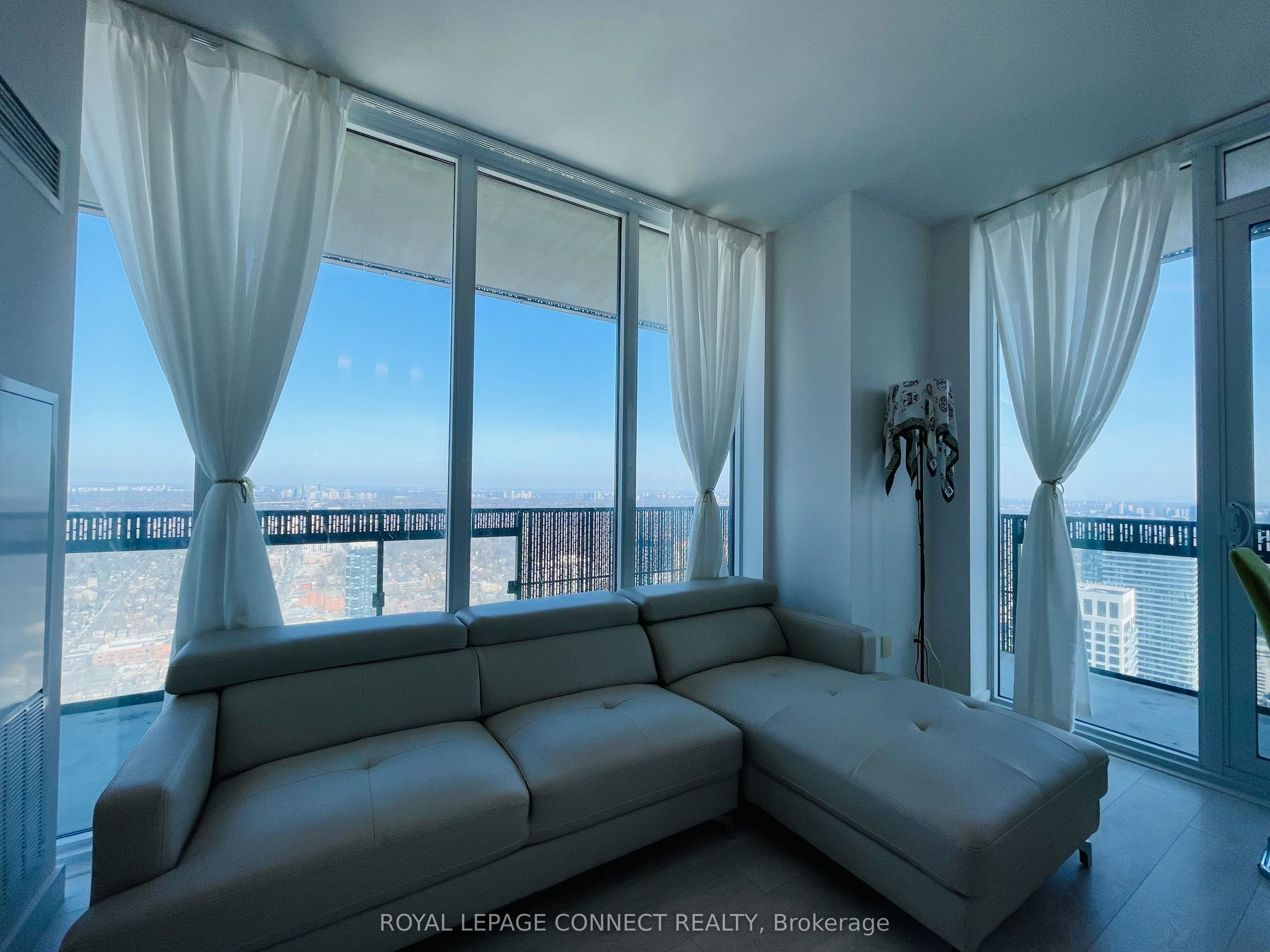 #4708 - 8 Eglinton Avenue Property Photo 12