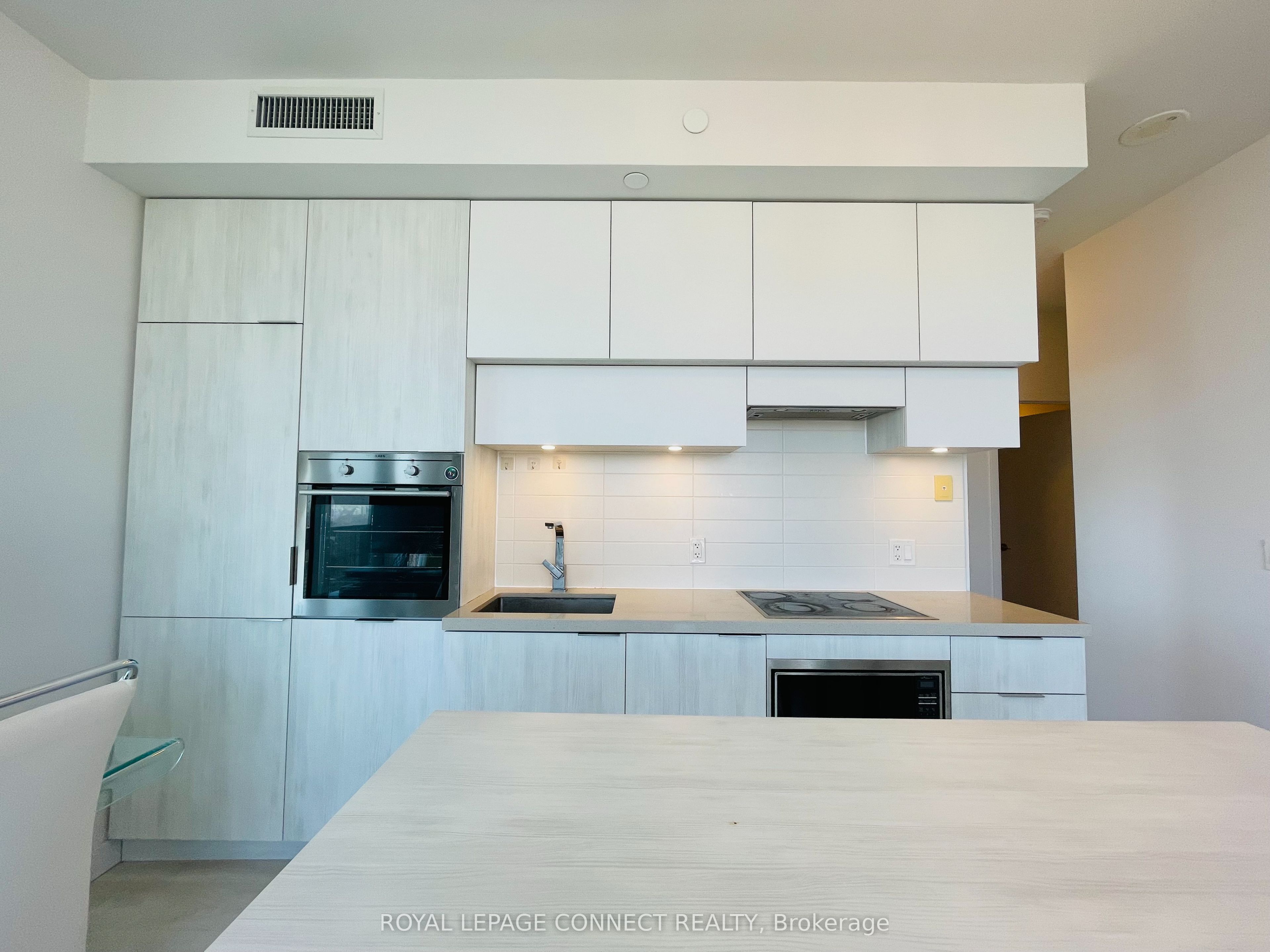 #4708 - 8 Eglinton Avenue Property Photo 18