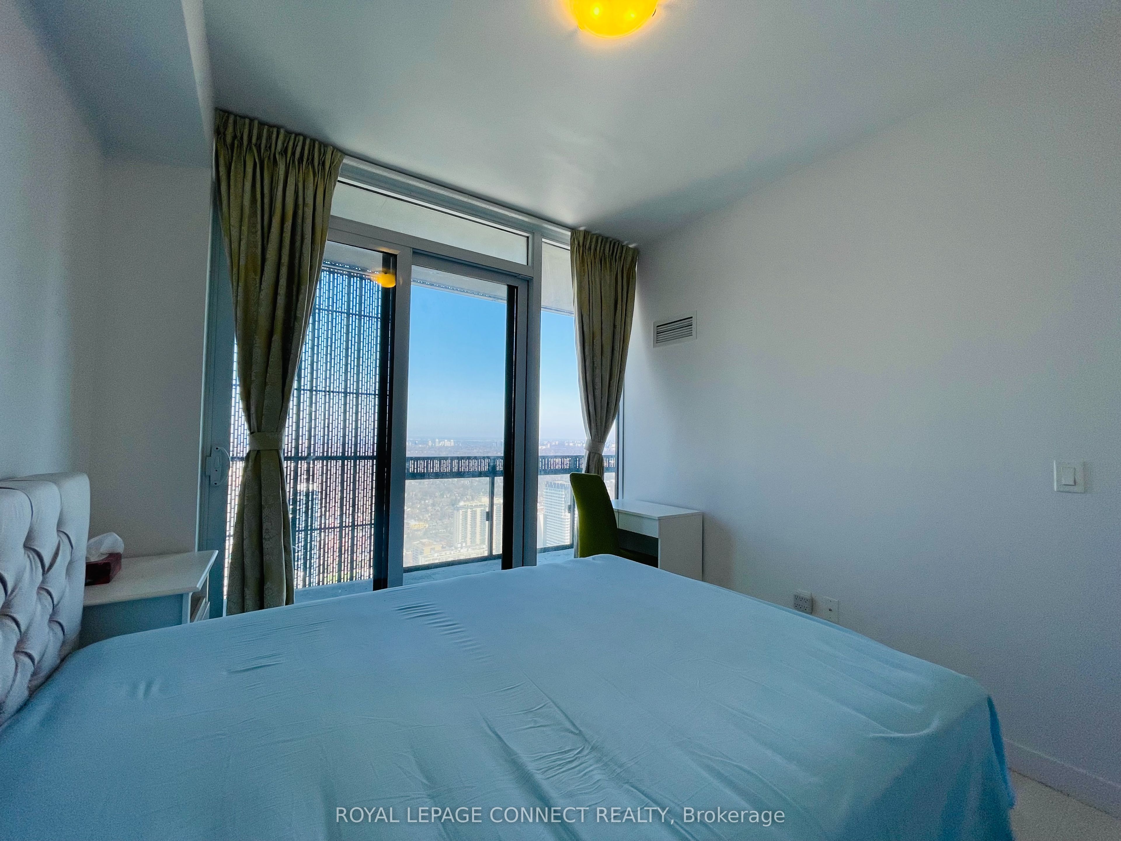 #4708 - 8 Eglinton Avenue Property Photo 23