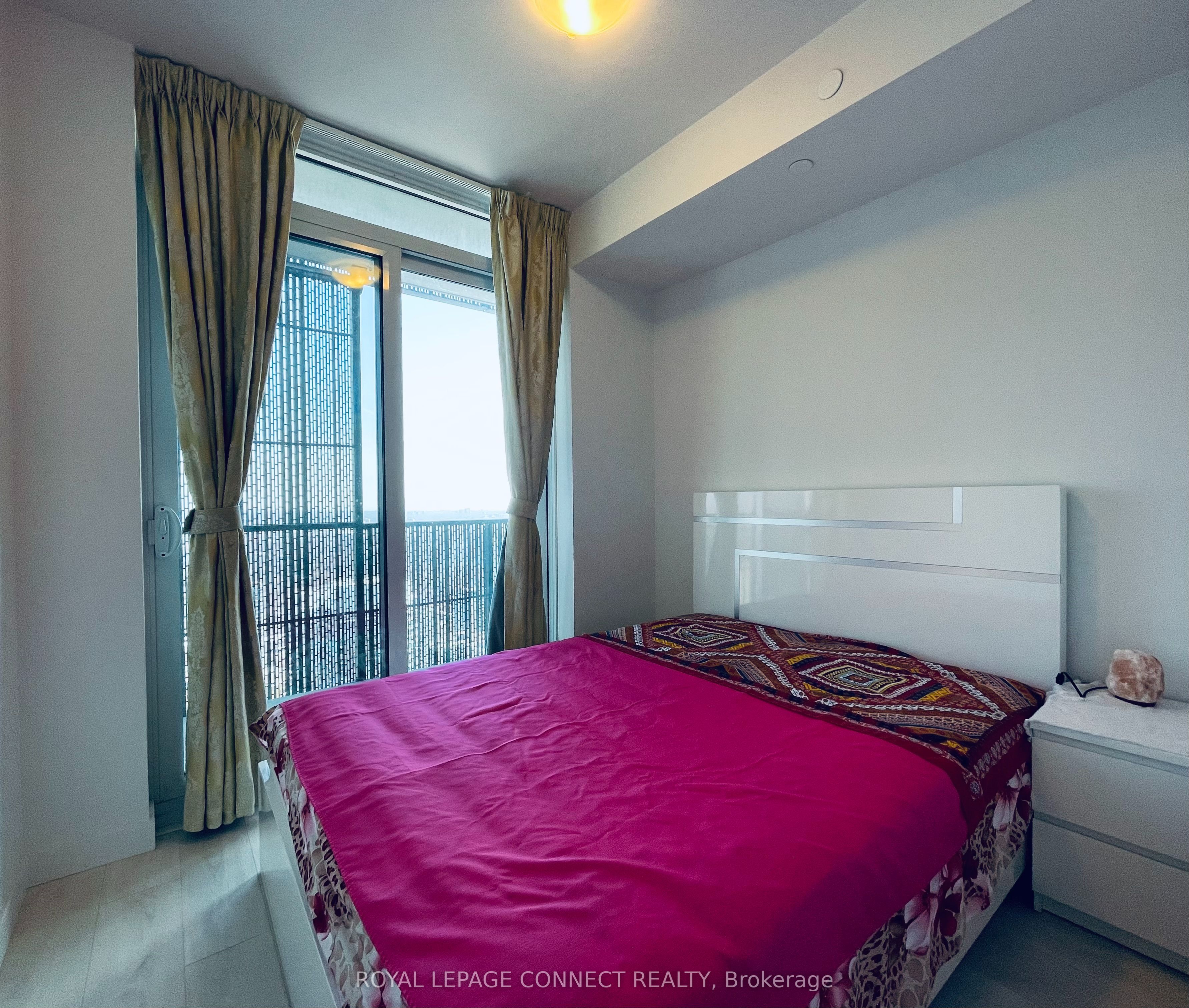 #4708 - 8 Eglinton Avenue Property Photo 25