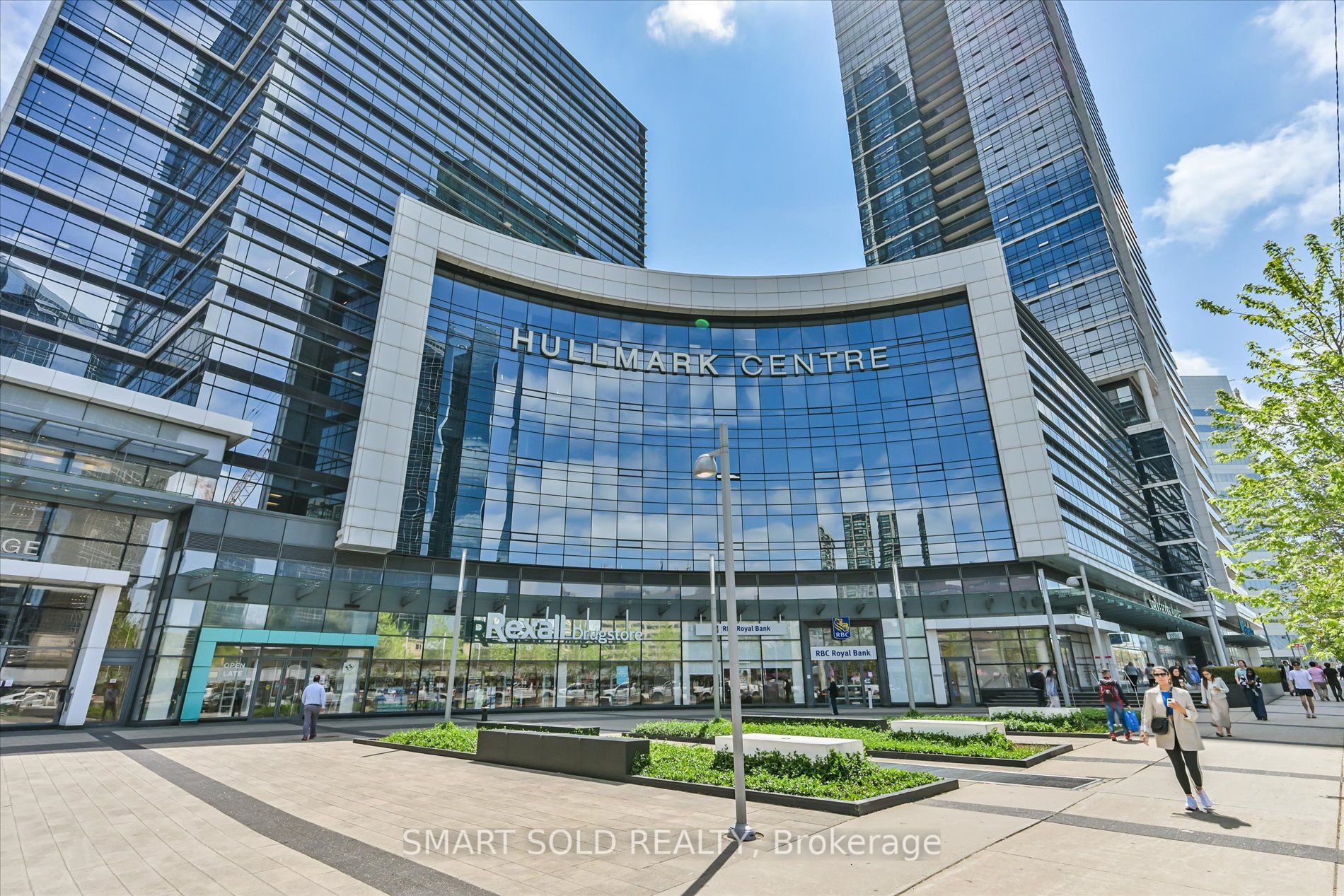 4773 Yonge Street 4C Property Photo 1
