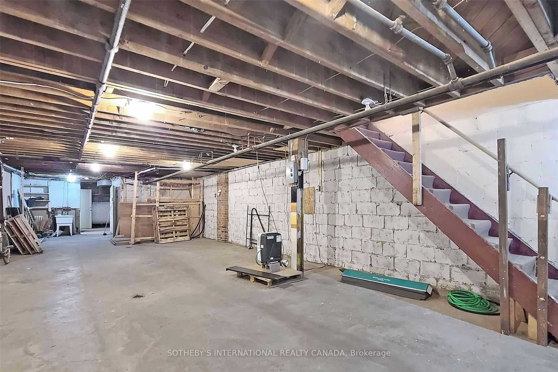 1172 Eglinton Avenue Property Photo 16