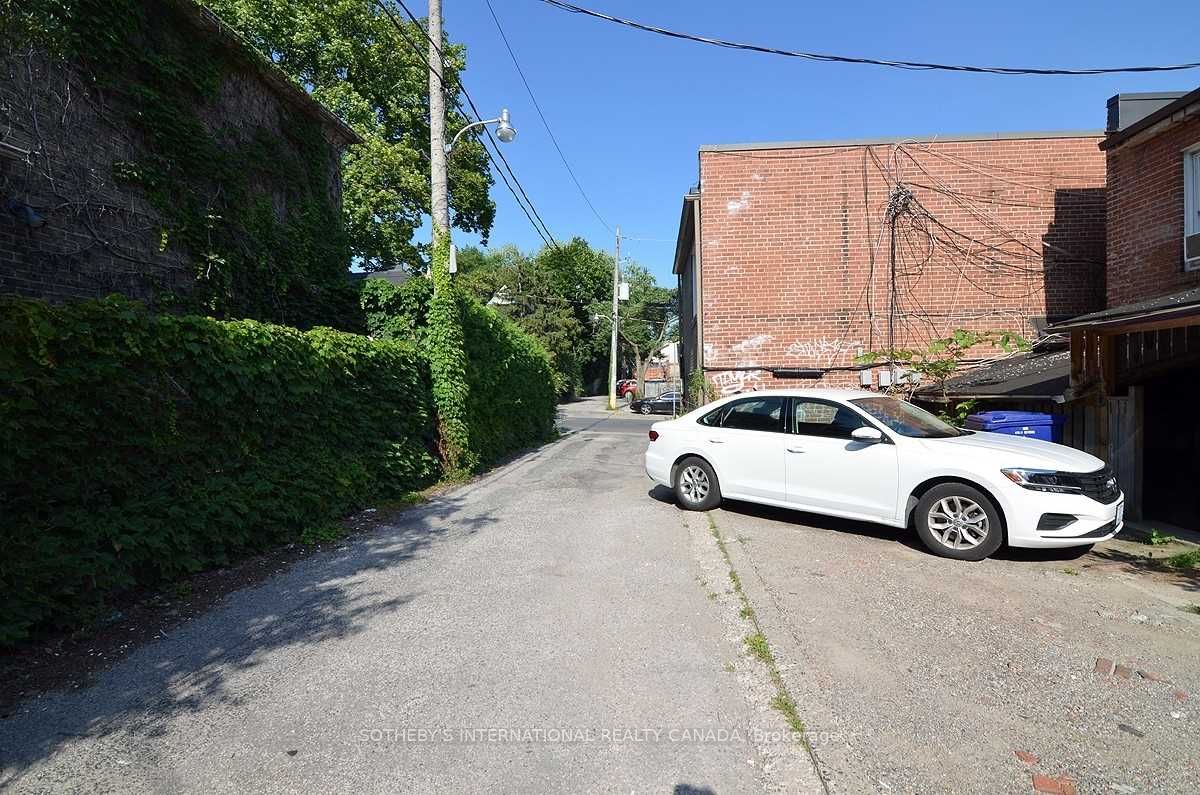 1172 Eglinton Avenue Property Photo 17