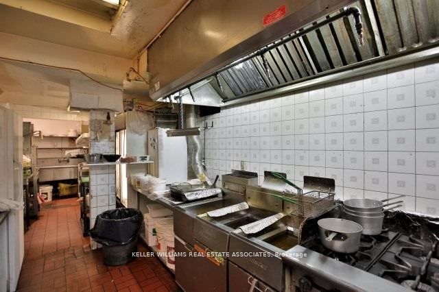 388 Bloor Street Property Photo 4