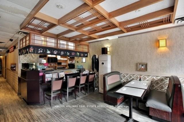 388 Bloor Street W Property Photo 8