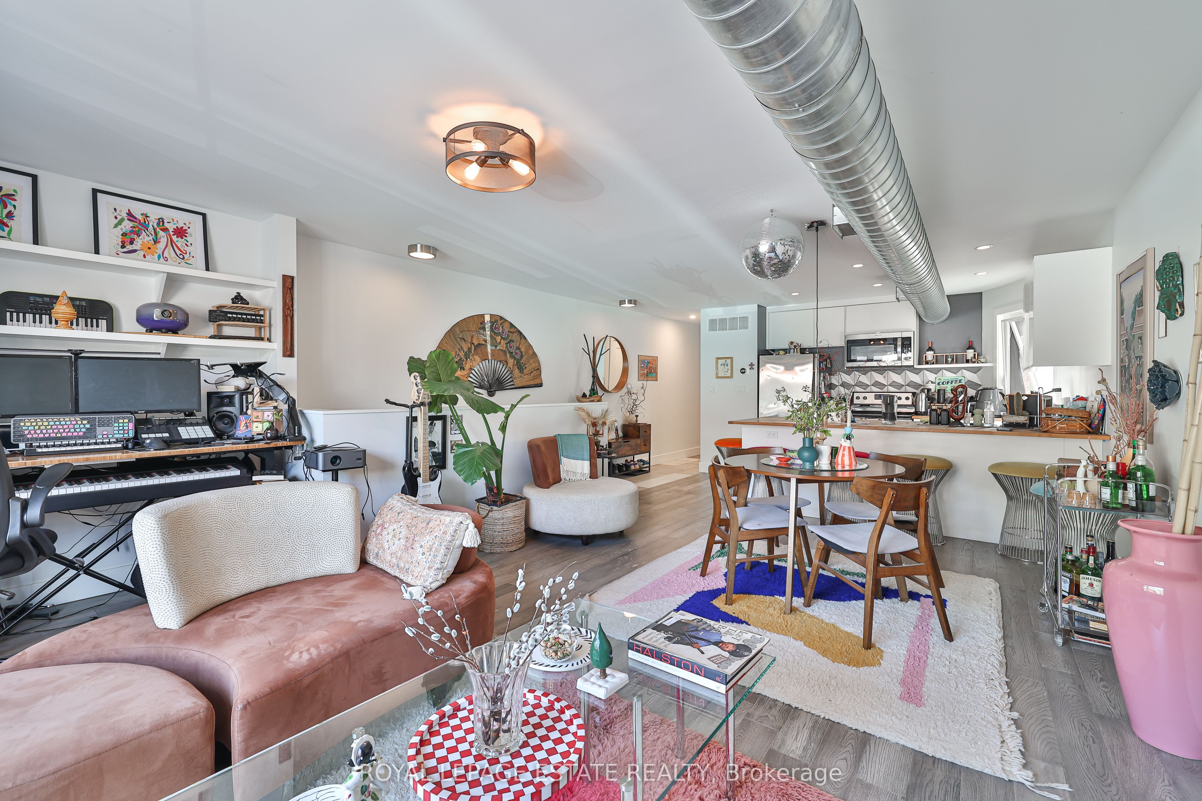 1088 Bathurst Street Property Photo 8