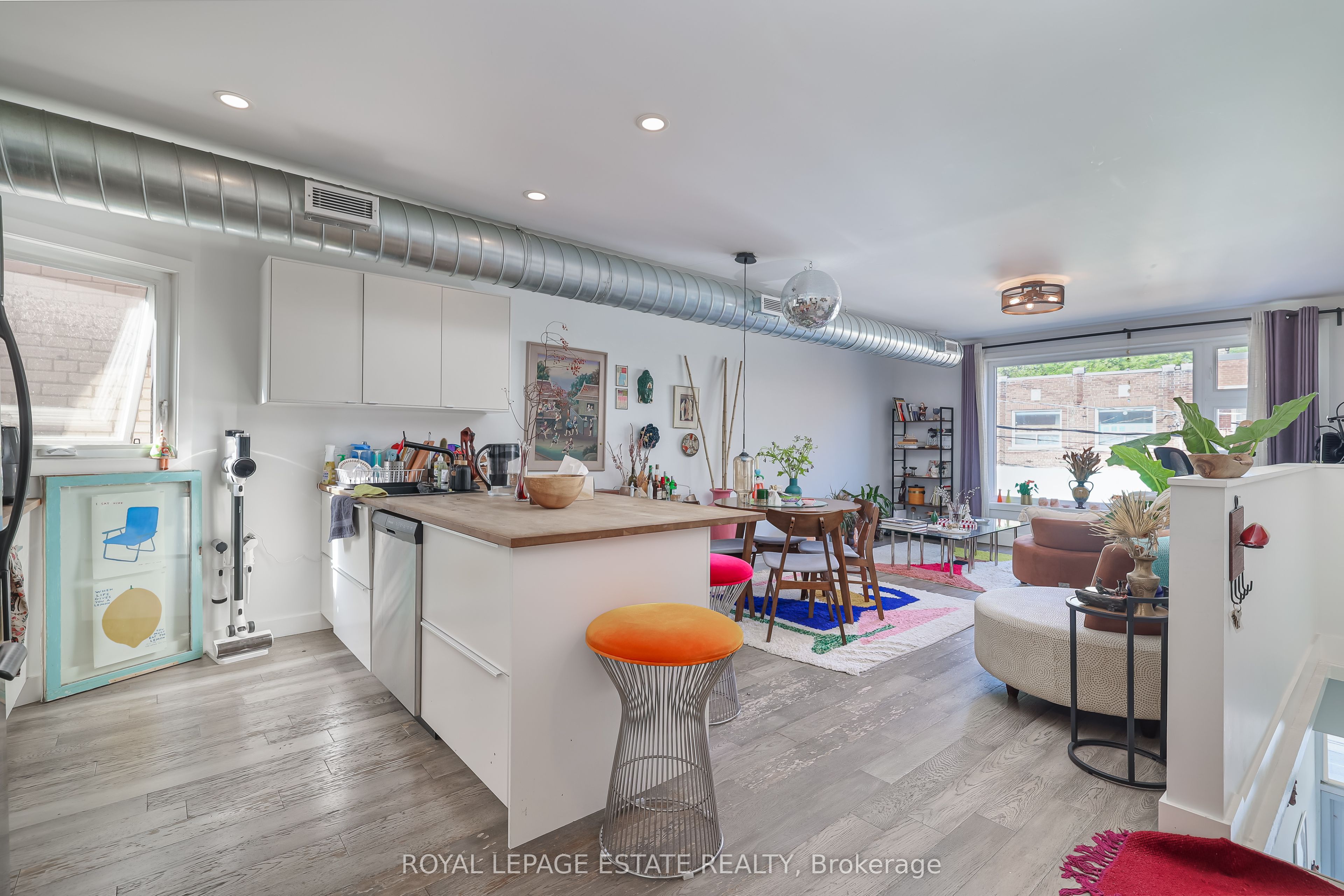 1088 Bathurst Street Property Photo 9