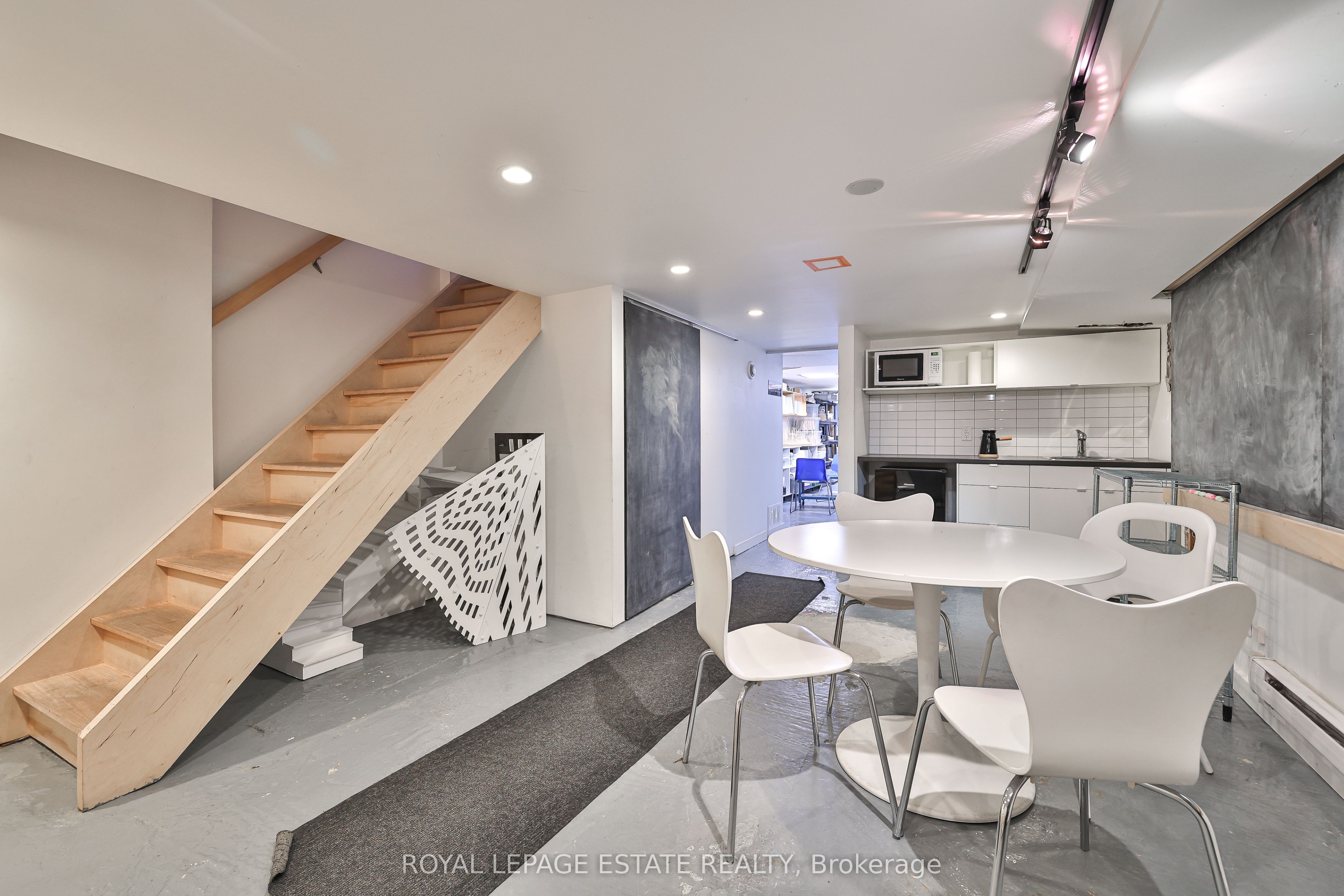1088 Bathurst Street Property Photo 16