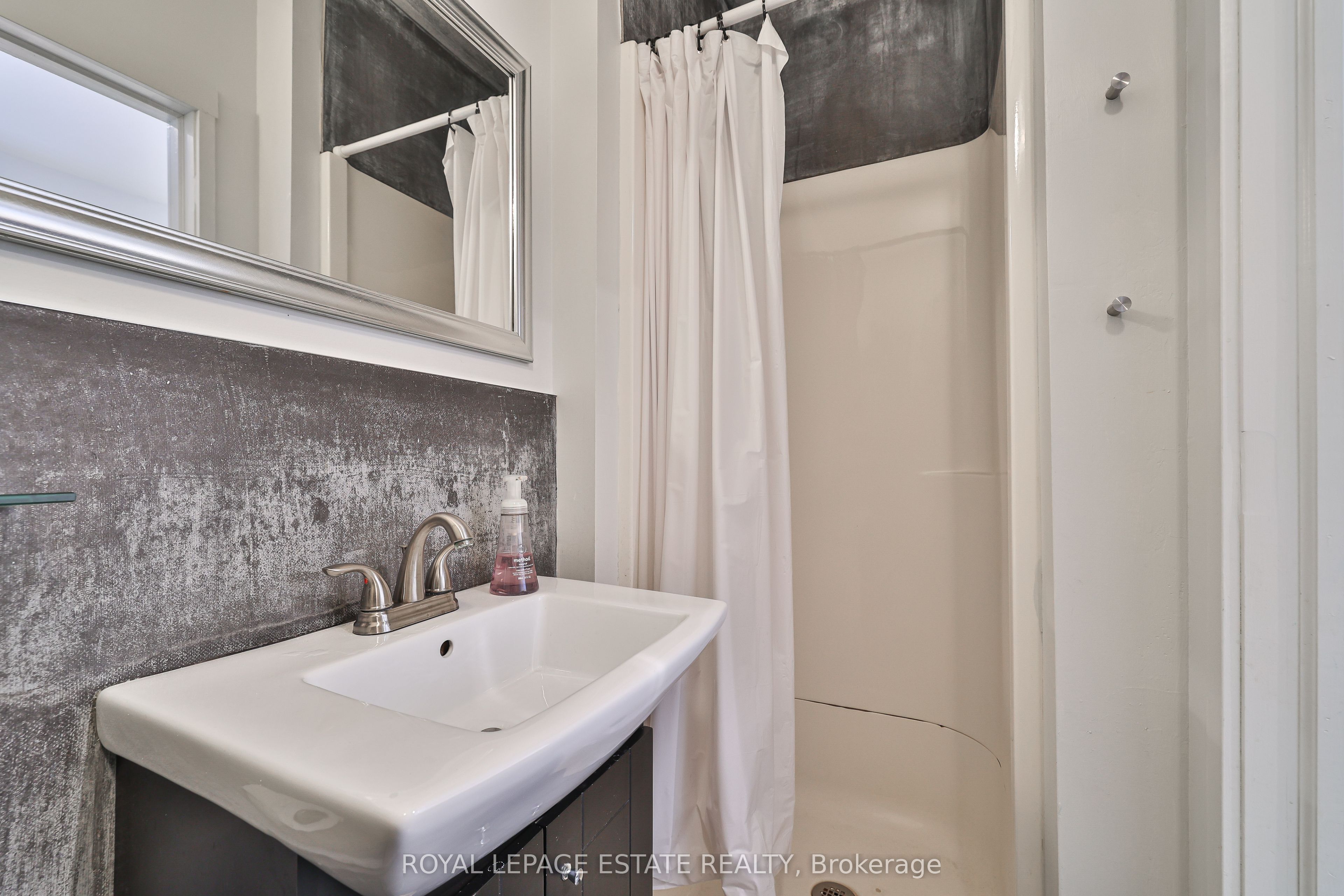 1088 Bathurst Street Property Photo 17