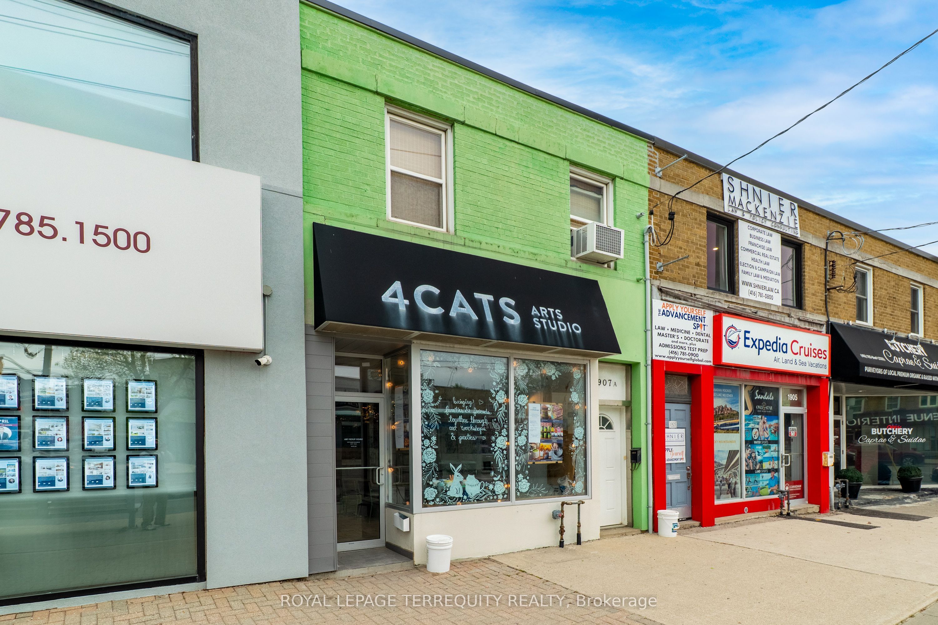 1907 Avenue Road Property Photo 1