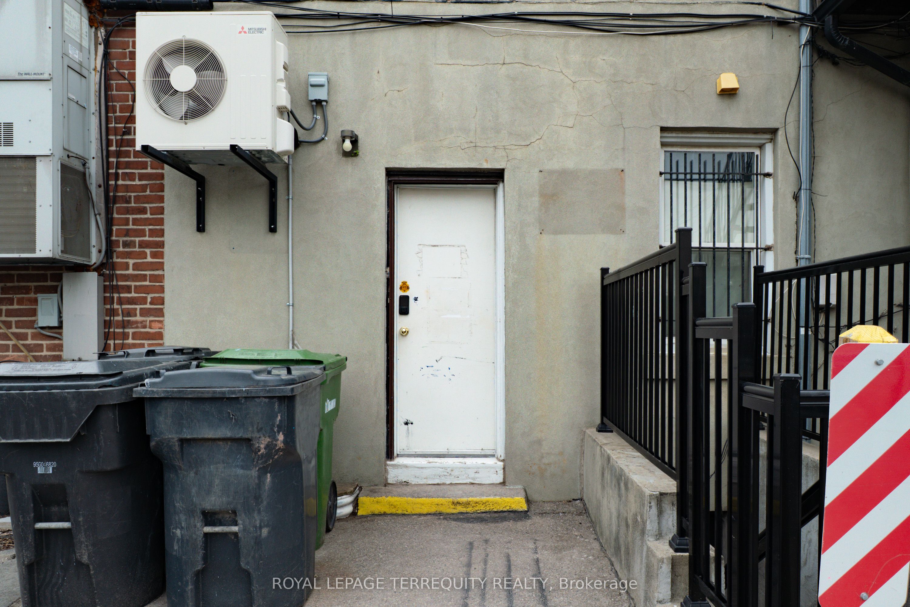 1907 Avenue Road Property Photo 5