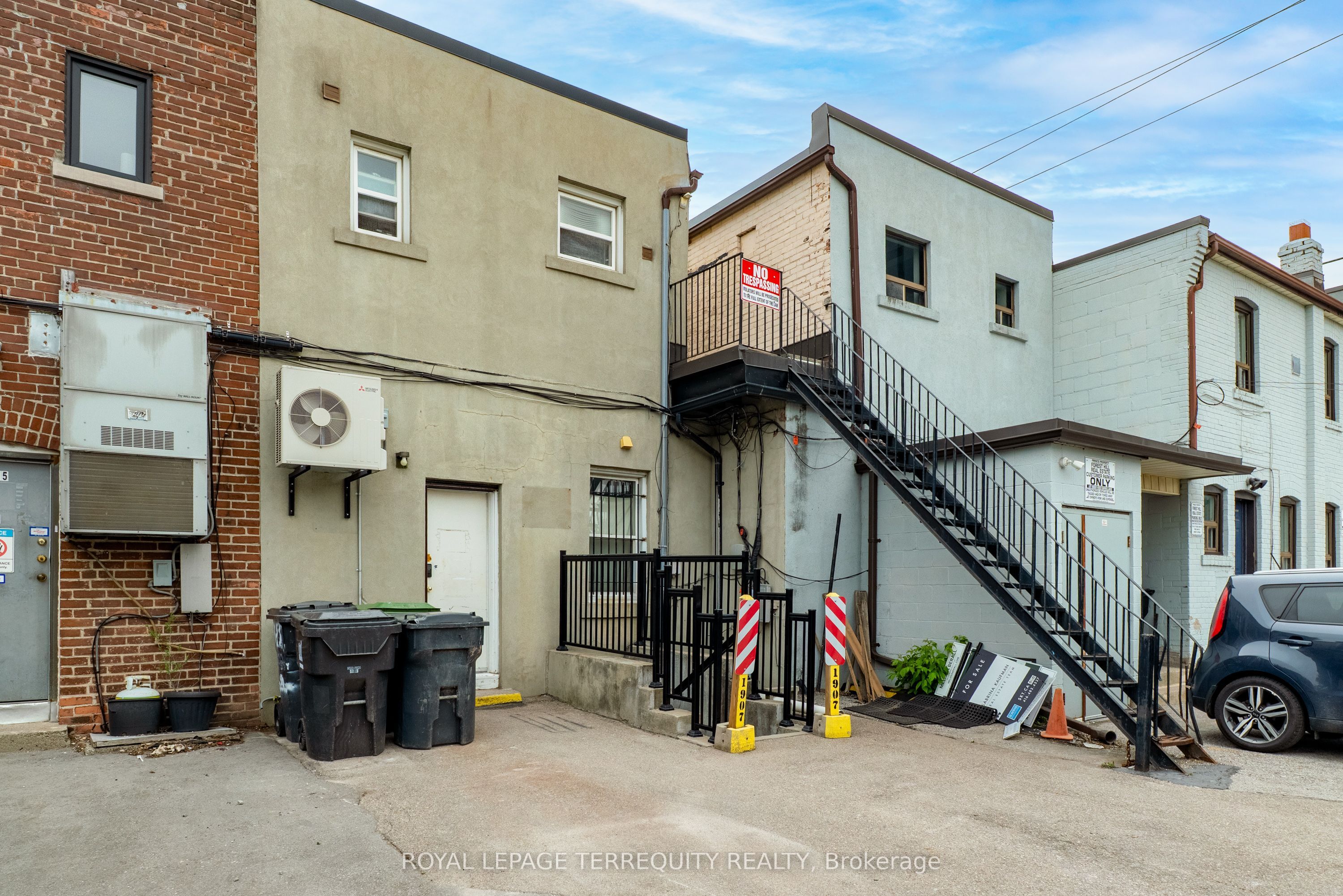 1907 Avenue Road Property Photo 6