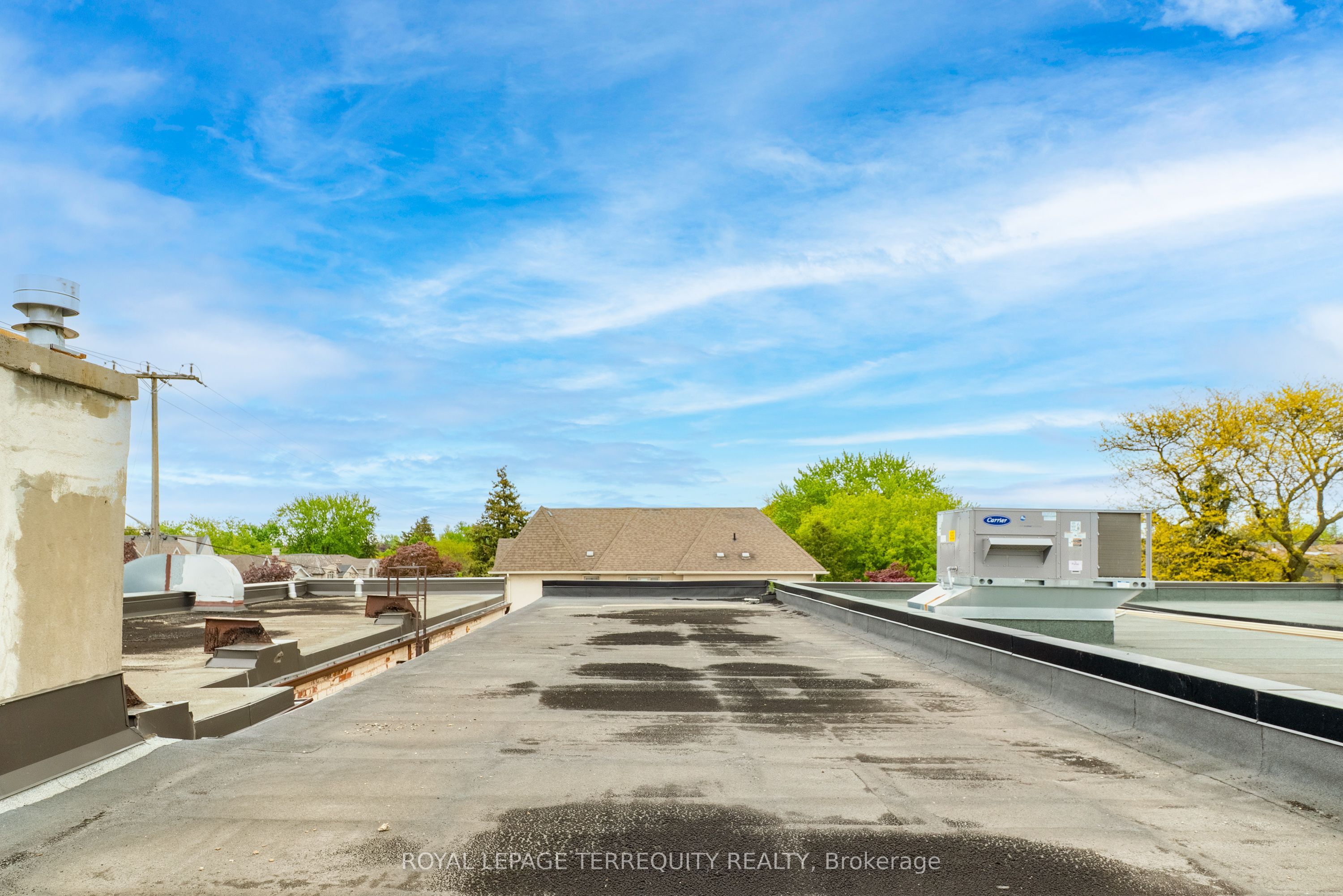 1907 Avenue Road Property Photo 11
